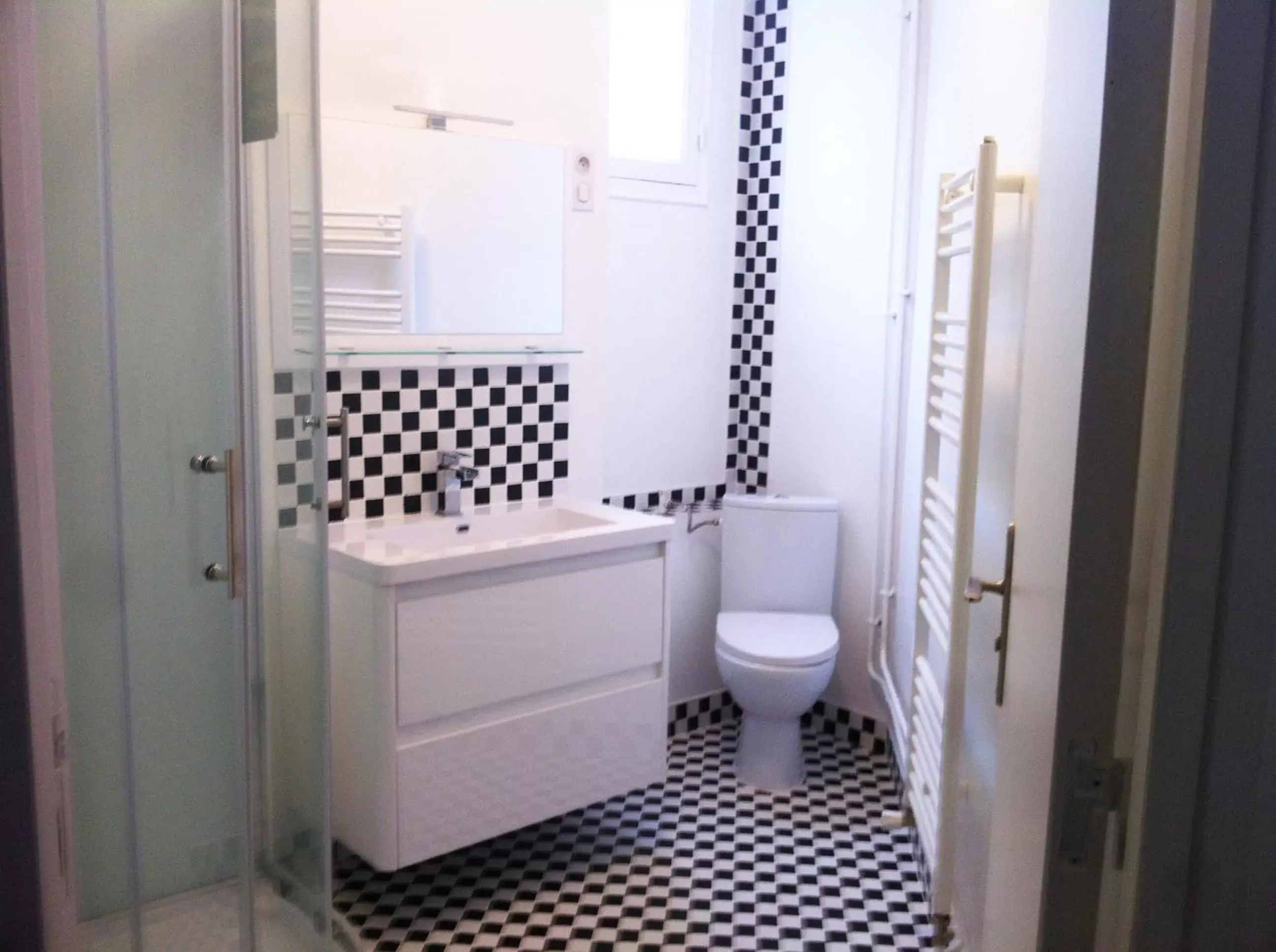 Bathroom in Les Suites de Vanves - Parc des expositions Porte de Versailles