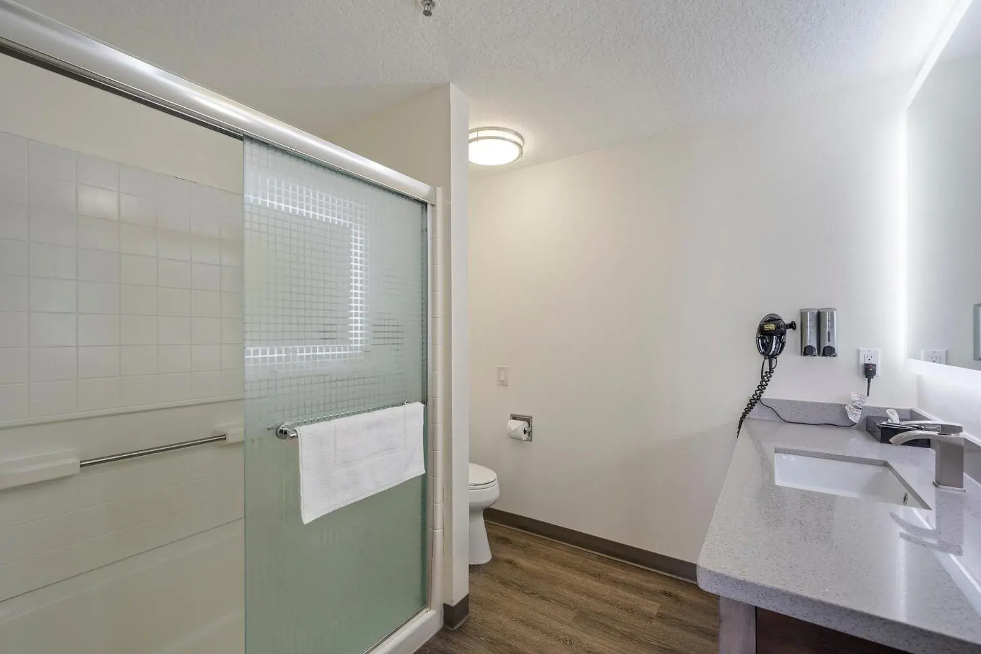 Bathroom in Oceanview Inn at the Arch