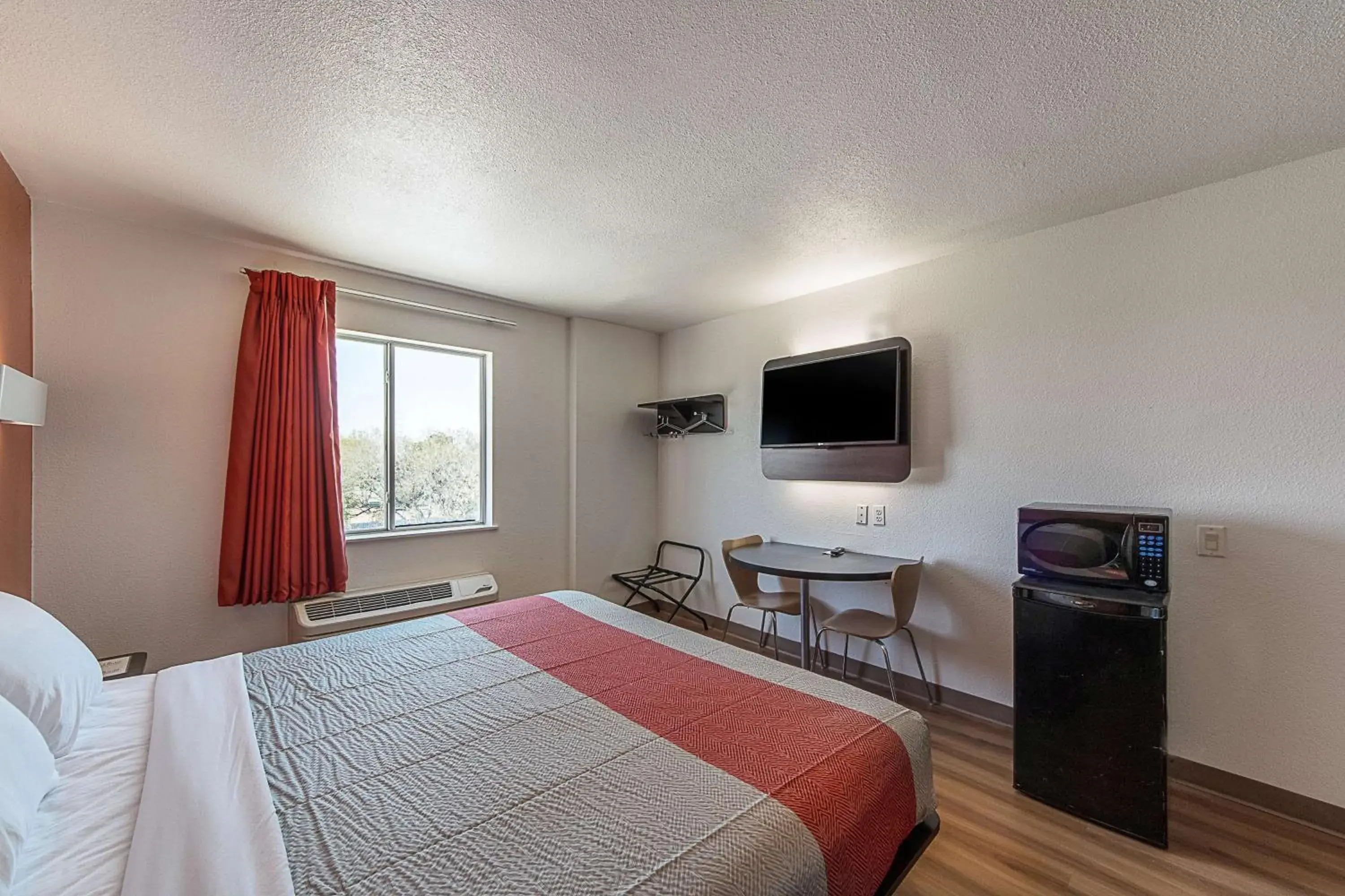 Photo of the whole room, TV/Entertainment Center in Motel 6 San Antonio, TX - Downtown - Alamo Dome