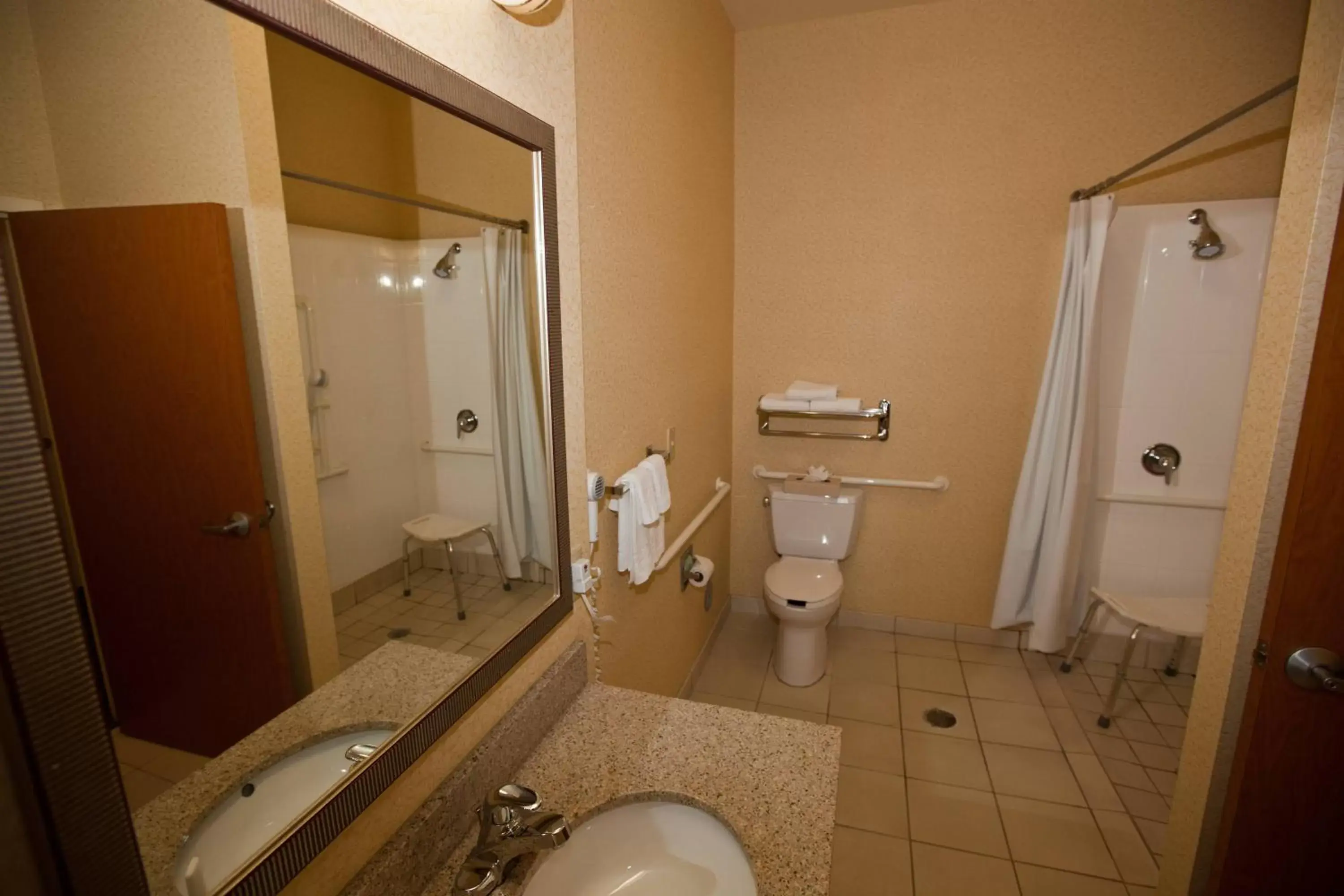 Bathroom in Fairfield Inn and Suites by Marriott Birmingham Fultondale / I-65