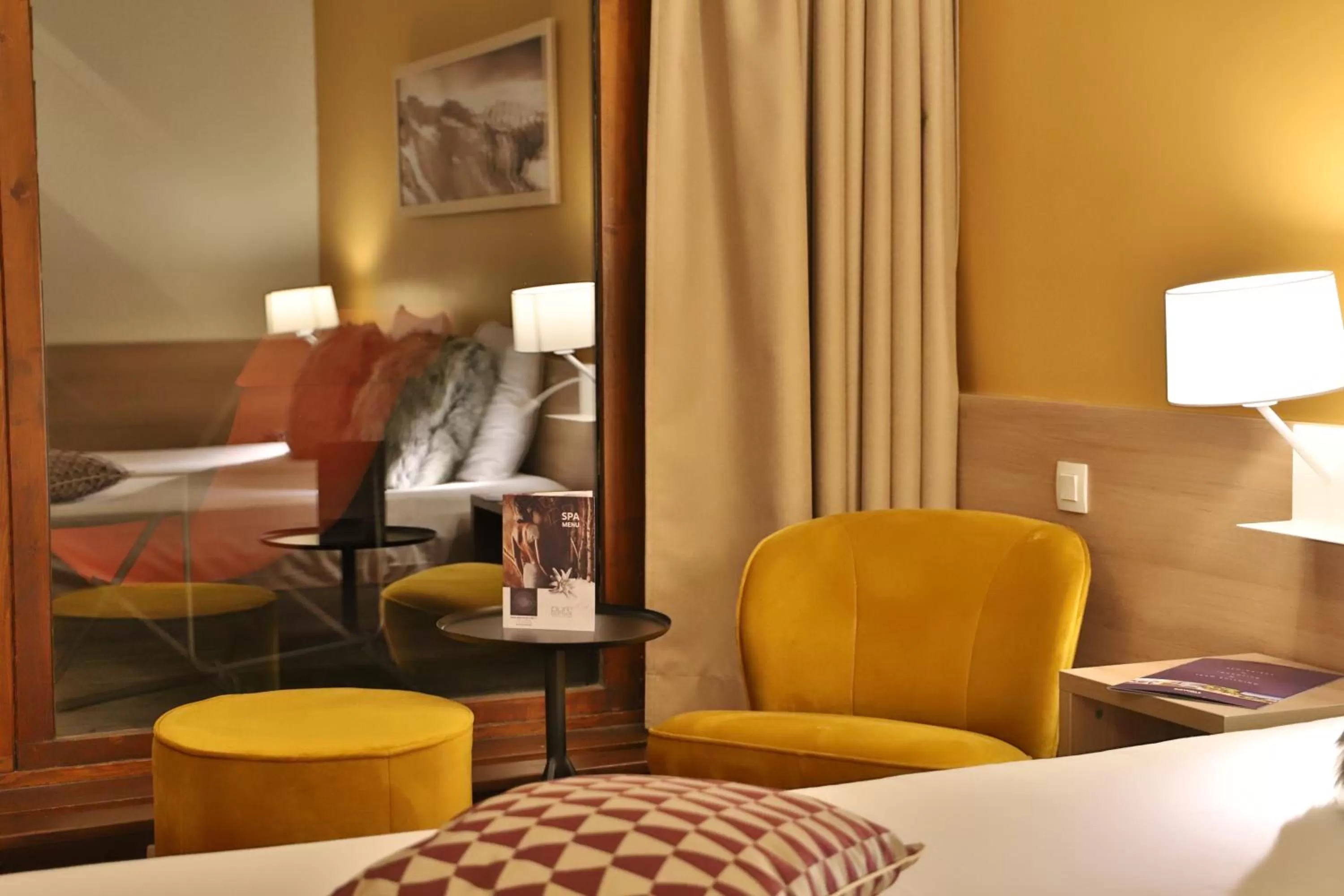 Bedroom, Bed in SOWELL HOTELS Mont Blanc et SPA