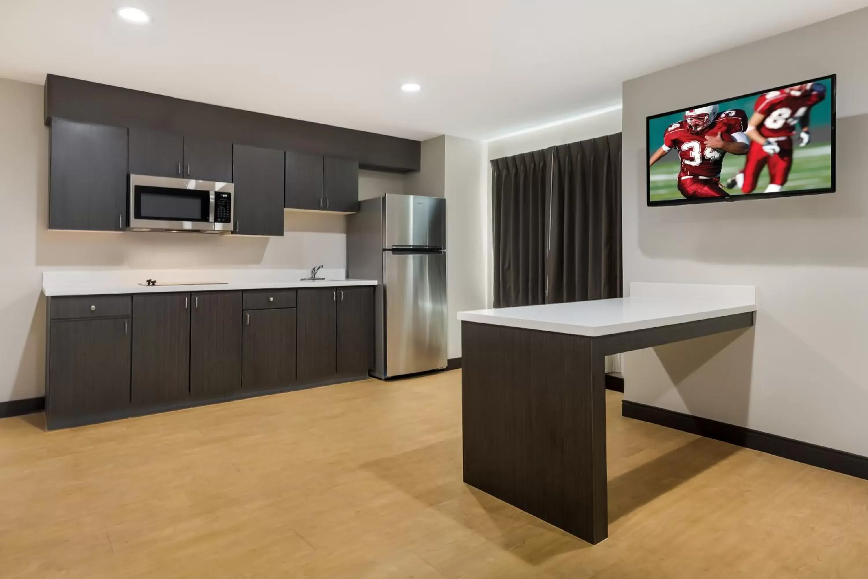 Guests, Kitchen/Kitchenette in Red Roof Inn Sulphur