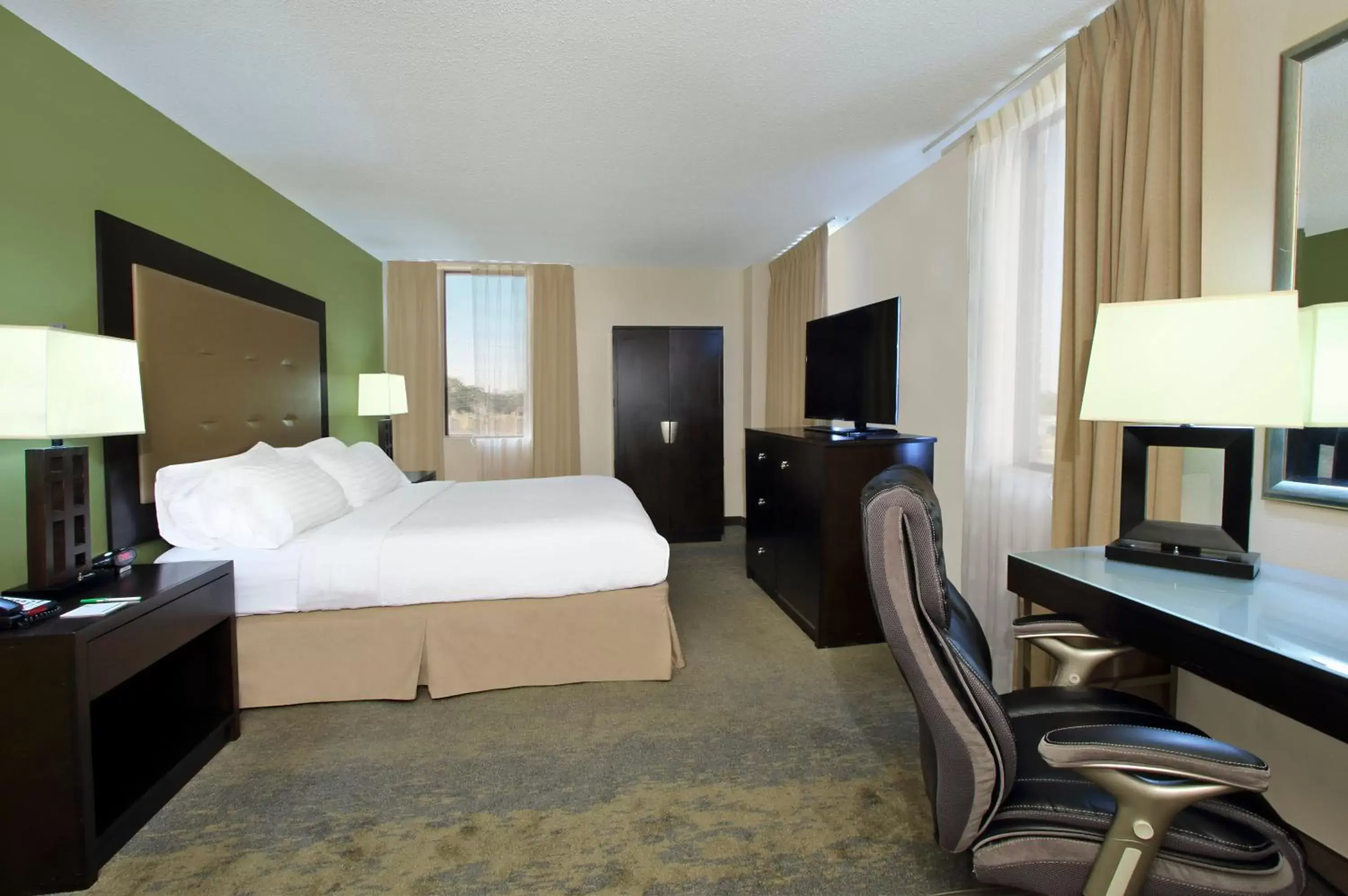 Photo of the whole room in Holiday Inn Metairie New Orleans, an IHG Hotel