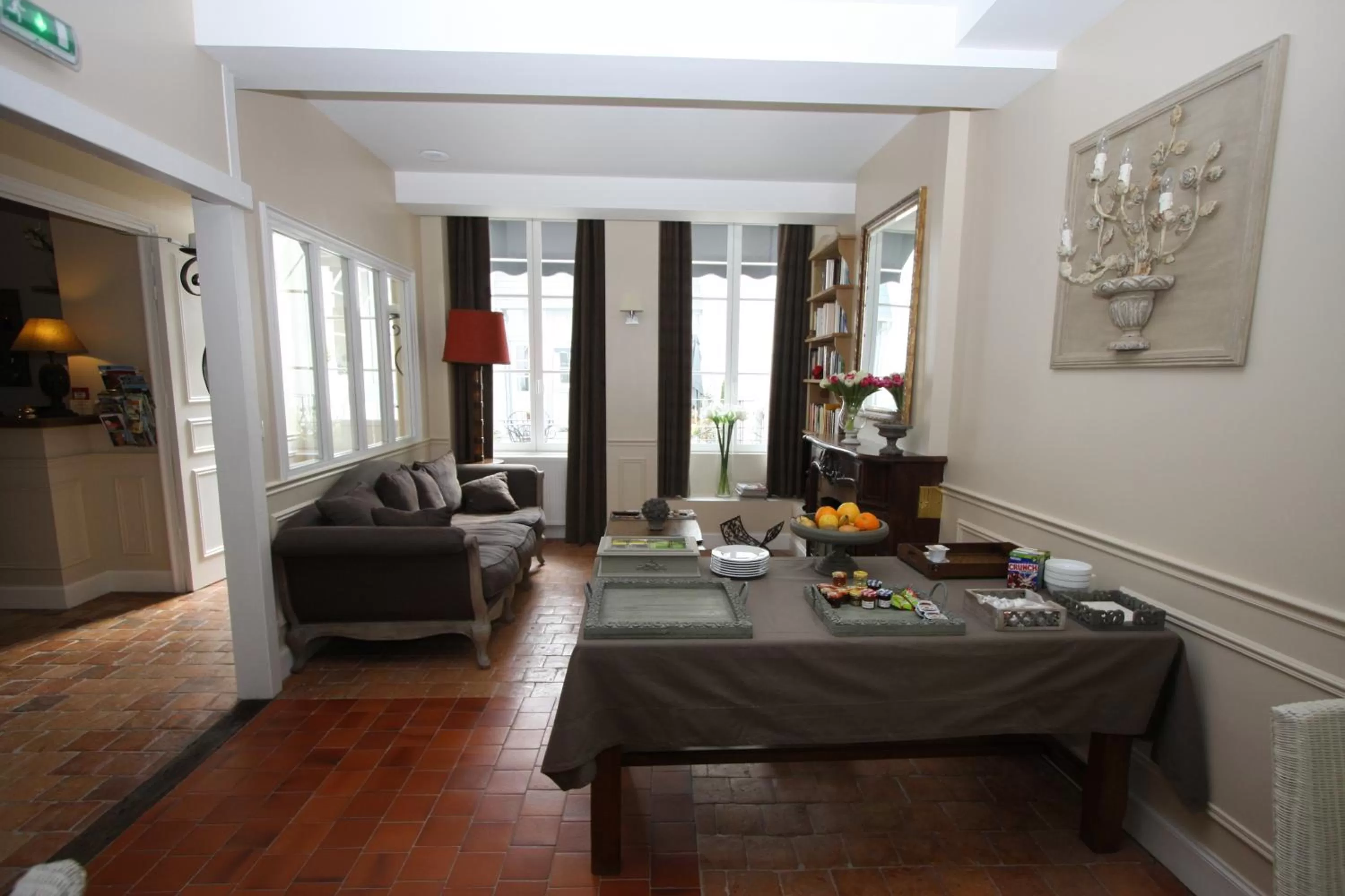 Communal lounge/ TV room in Hotel La Closeraie