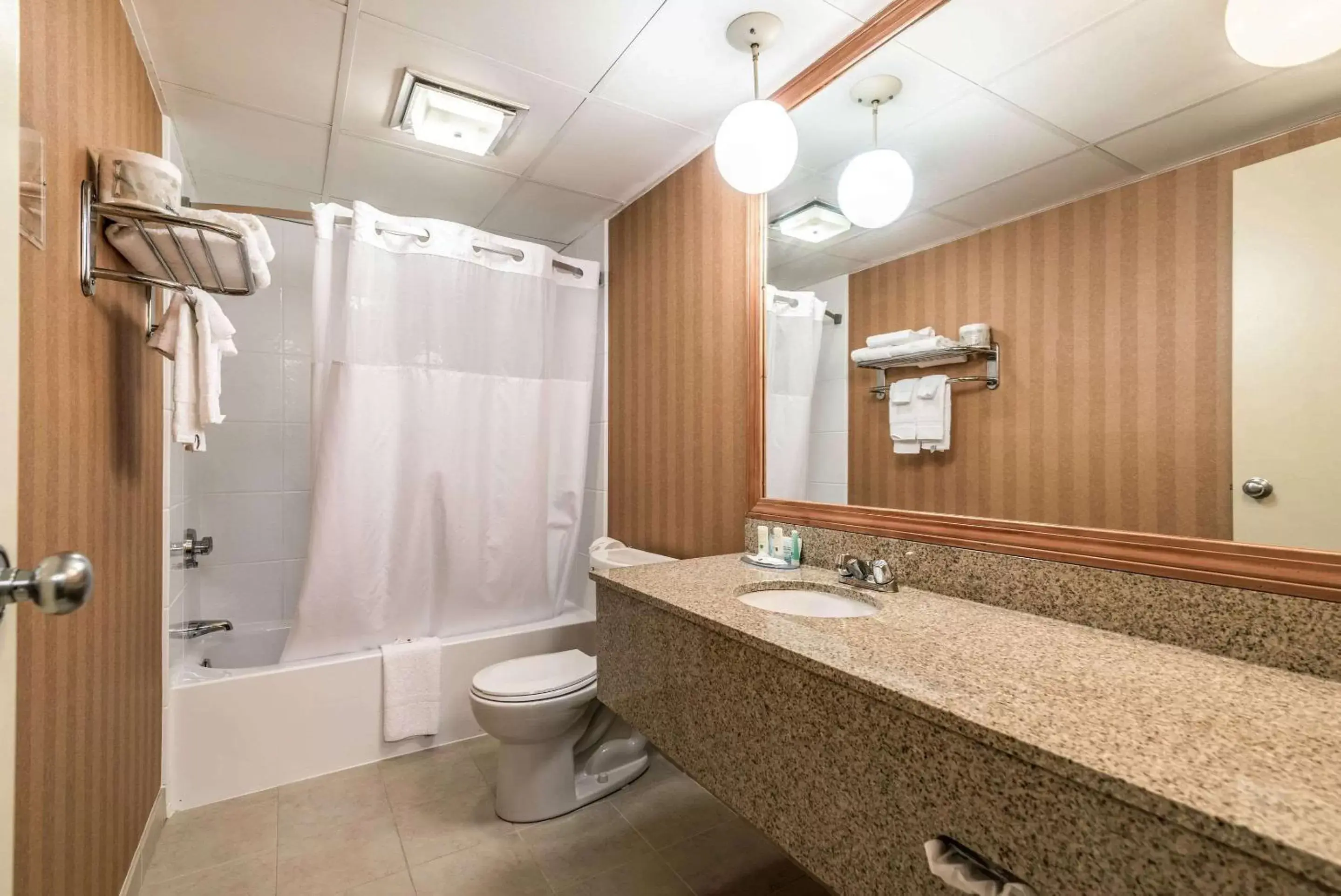 Photo of the whole room, Bathroom in Bangor Suites Airport Hotel