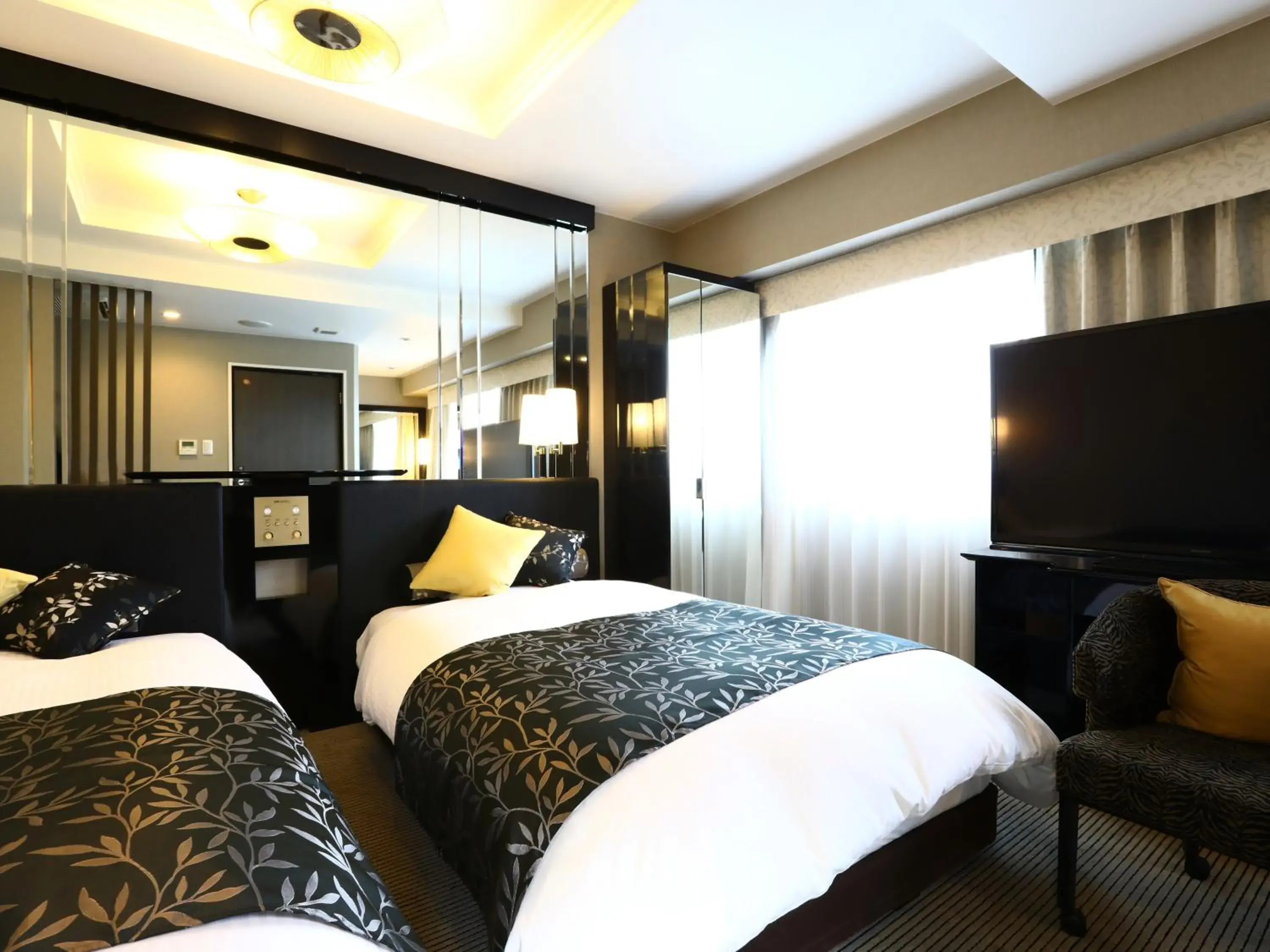 Photo of the whole room, Bed in Apa Hotel Higashi-Nihonbashi-Ekimae