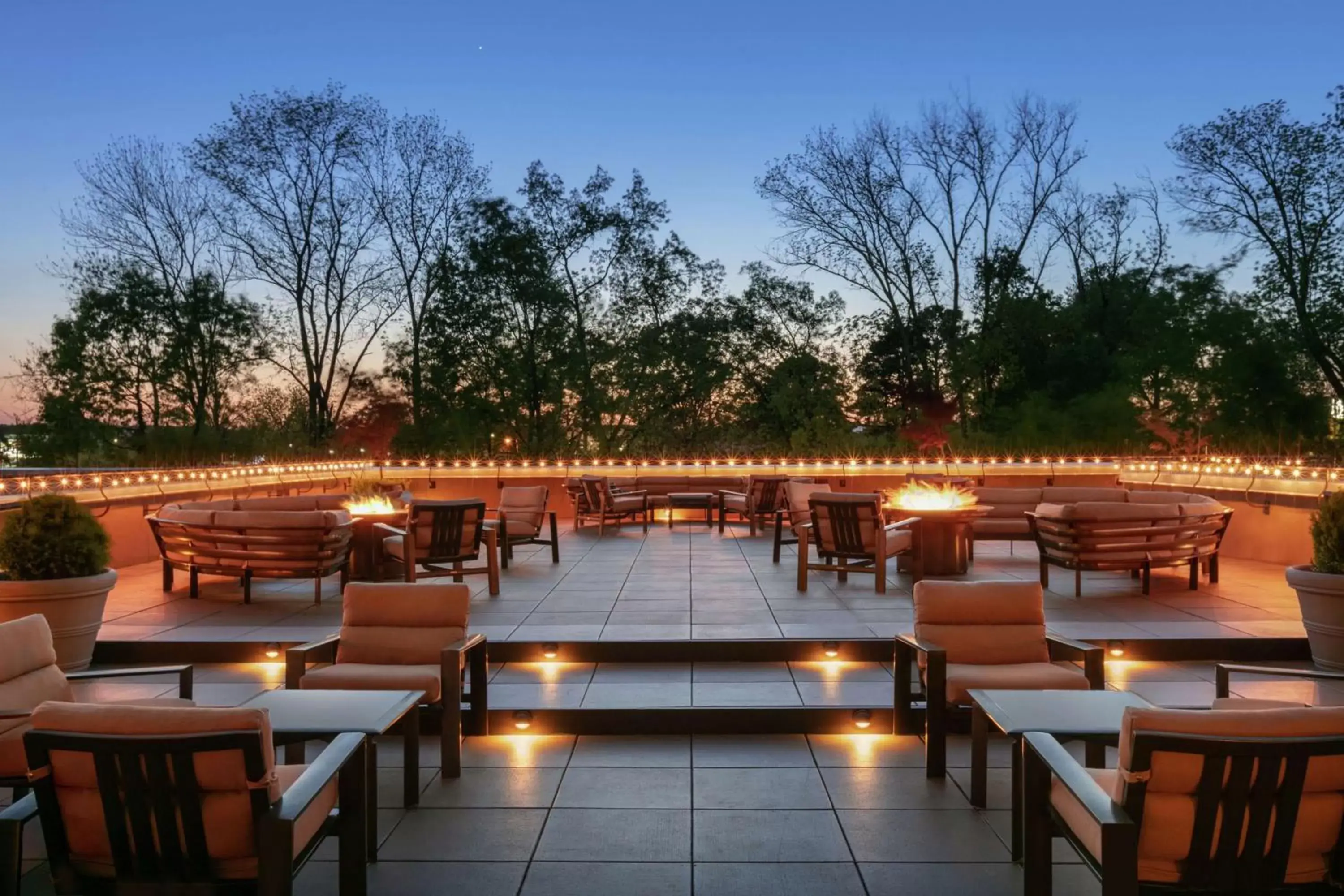 Inner courtyard view, Restaurant/Places to Eat in Embassy Suites Chattanooga Hamilton Place