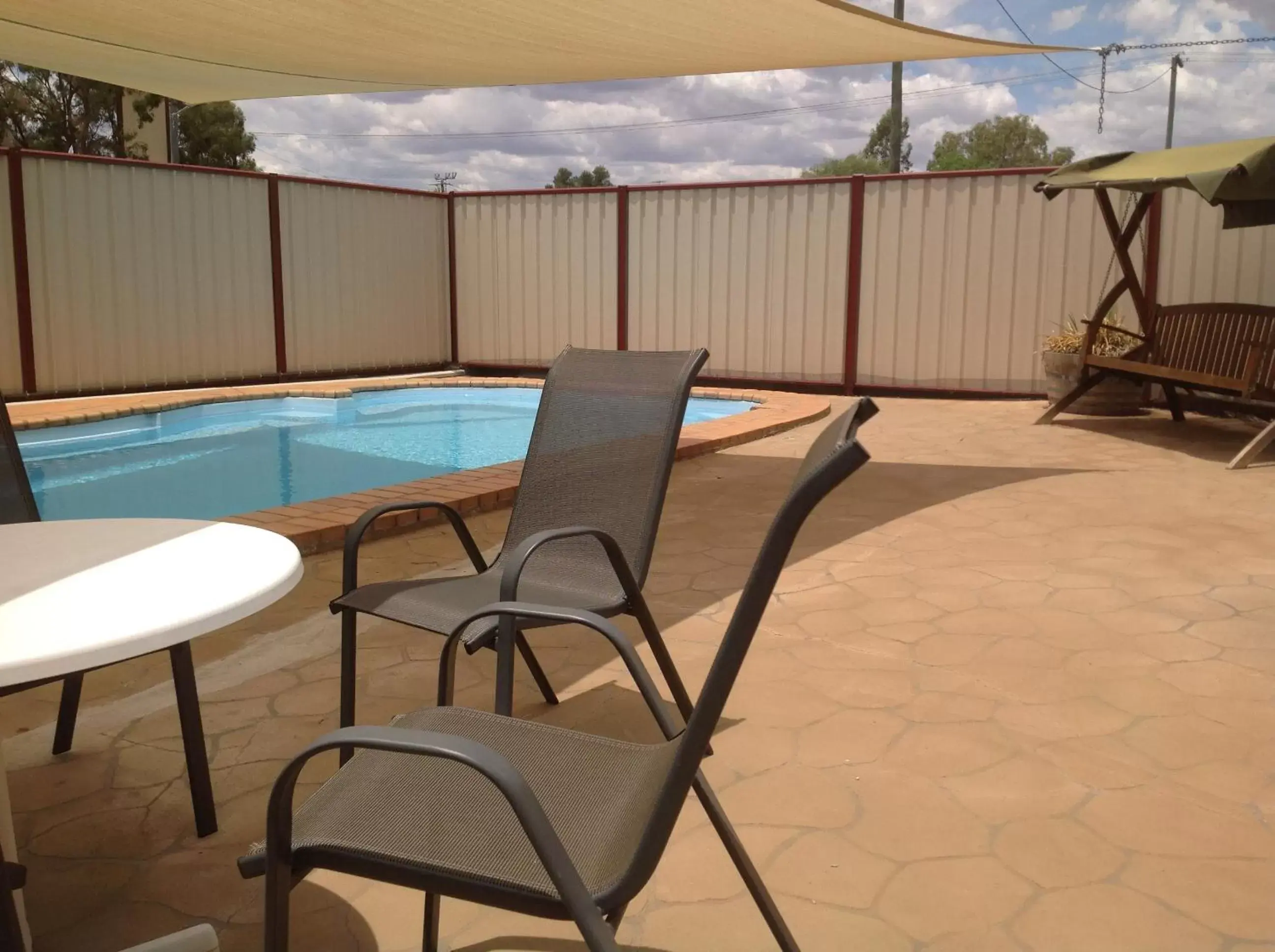 Swimming Pool in Charleville Waltzing Matilda Motor Inn