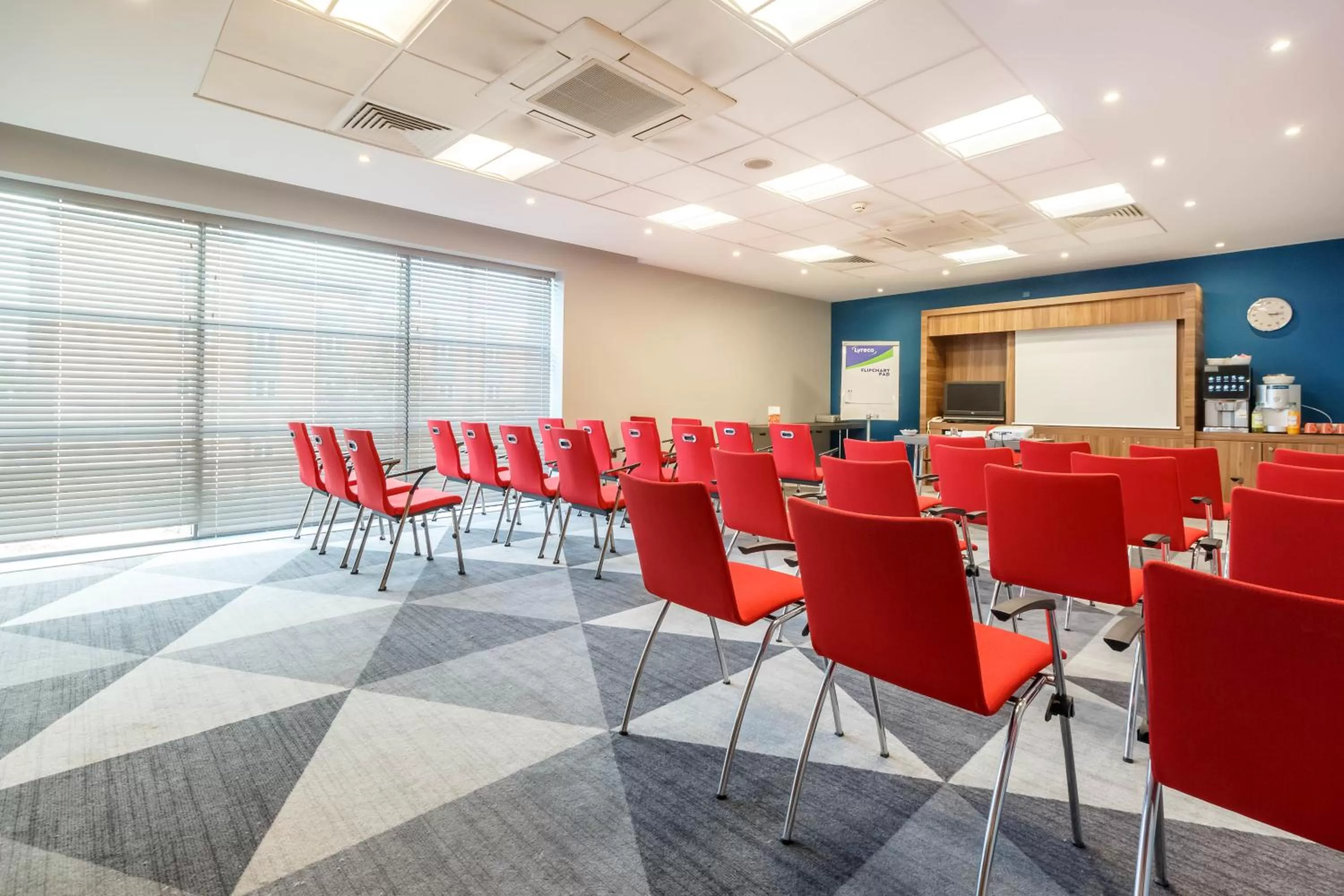Meeting/conference room in Holiday Inn Express Walsall M6, J10 by IHG