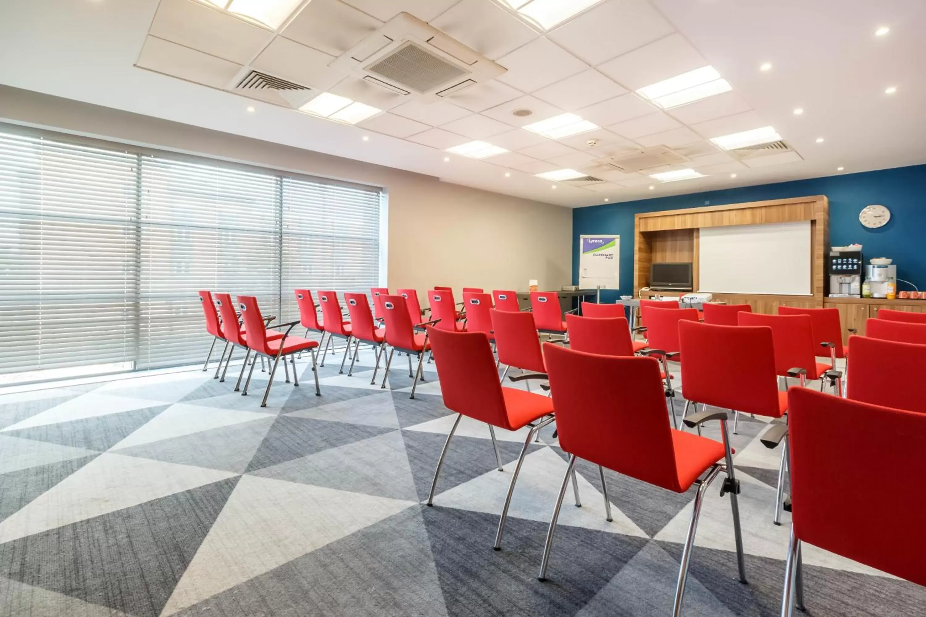 Meeting/conference room in Holiday Inn Express Walsall M6, J10, an IHG Hotel