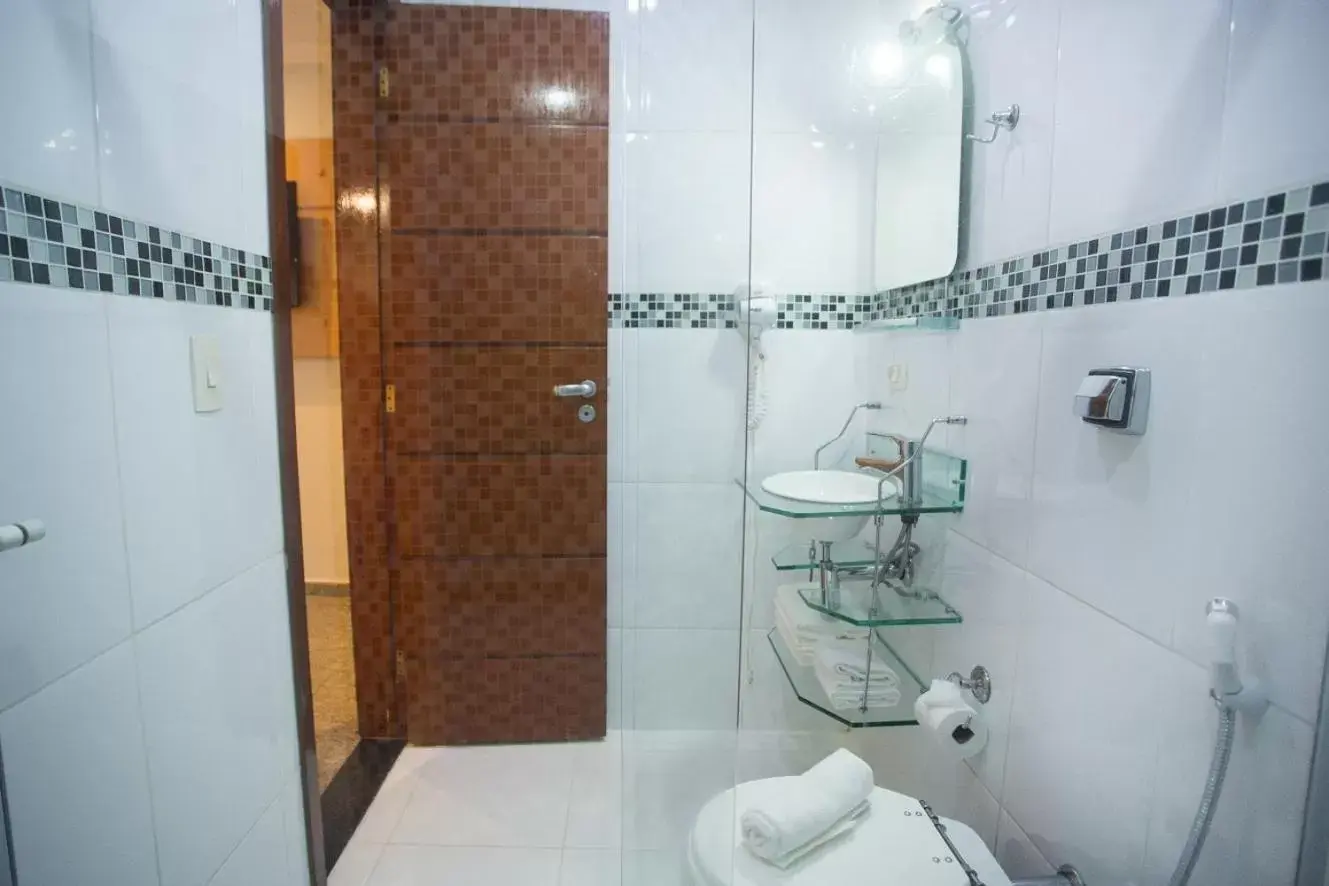 Bathroom in Regency Copacabana Hotel