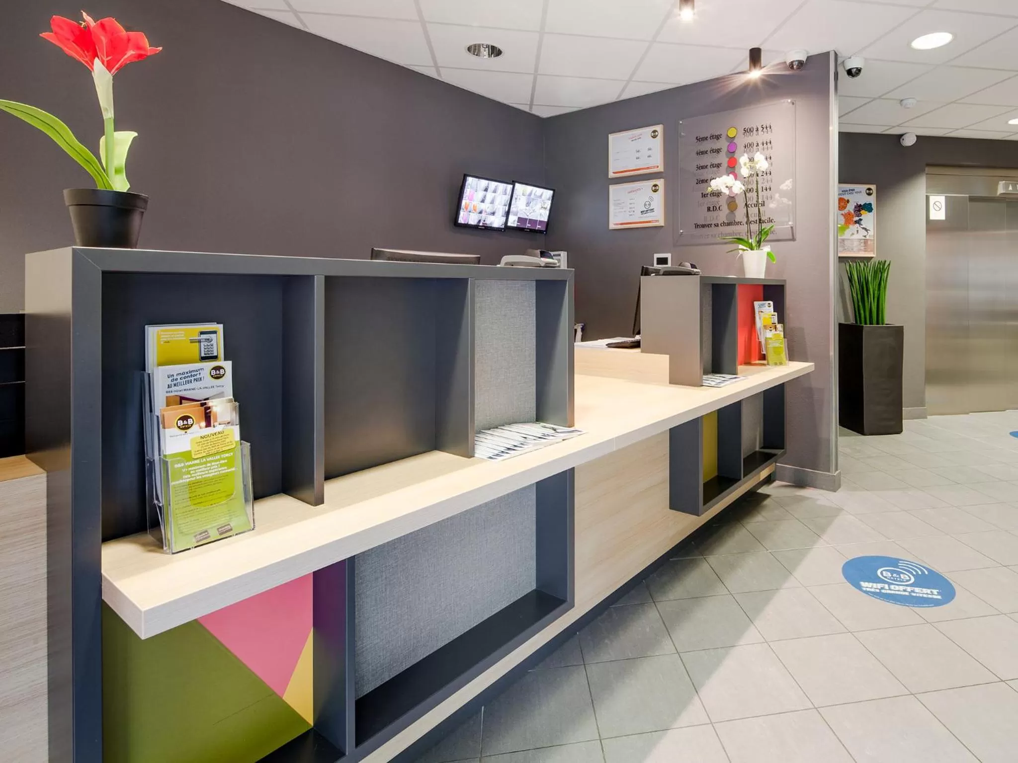 Lobby or reception in B&B HOTEL Marne-La-Vallée Torcy