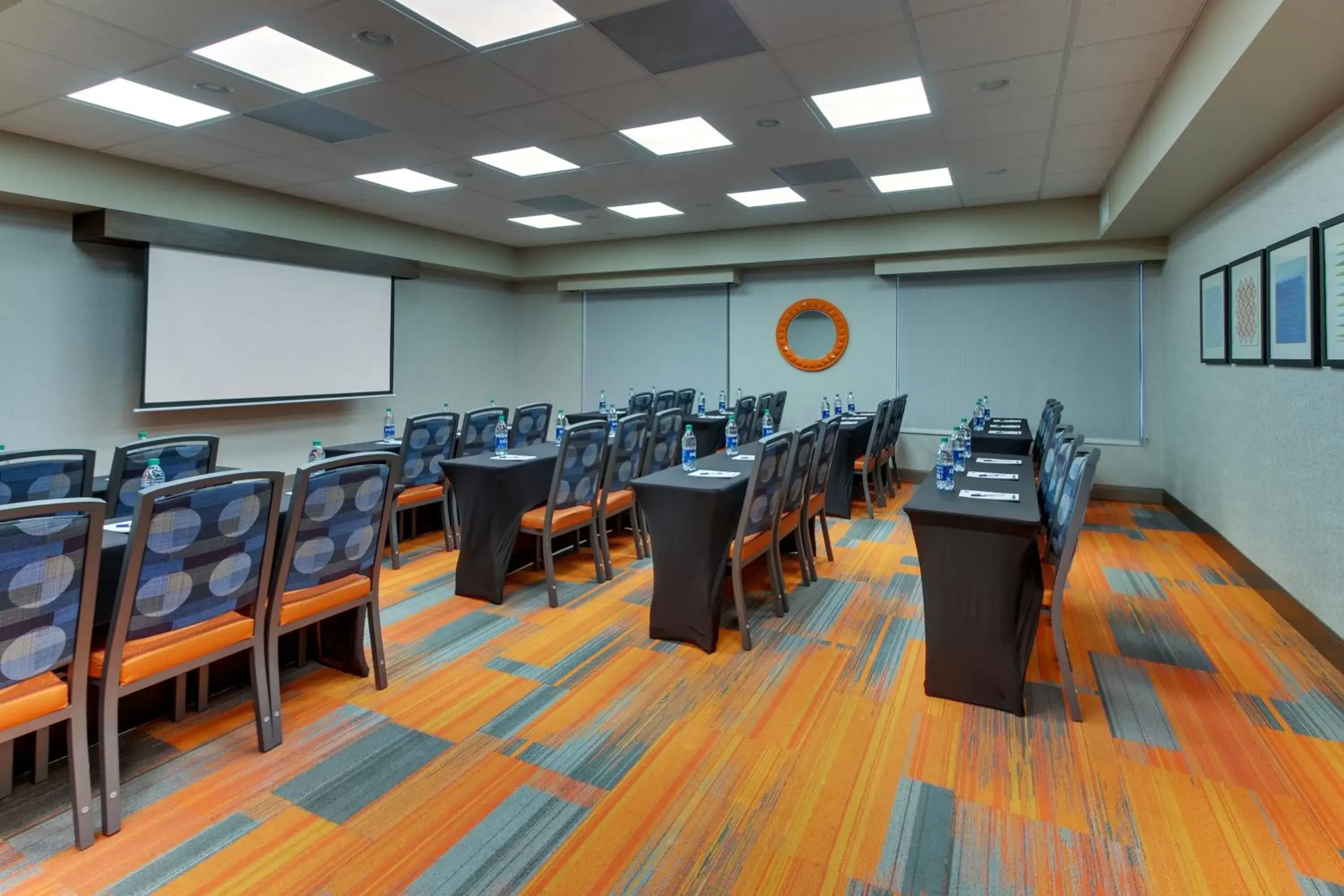 Meeting/conference room in Holiday Inn Express & Suites Atlanta Perimeter Mall Hotel, an IHG Hotel