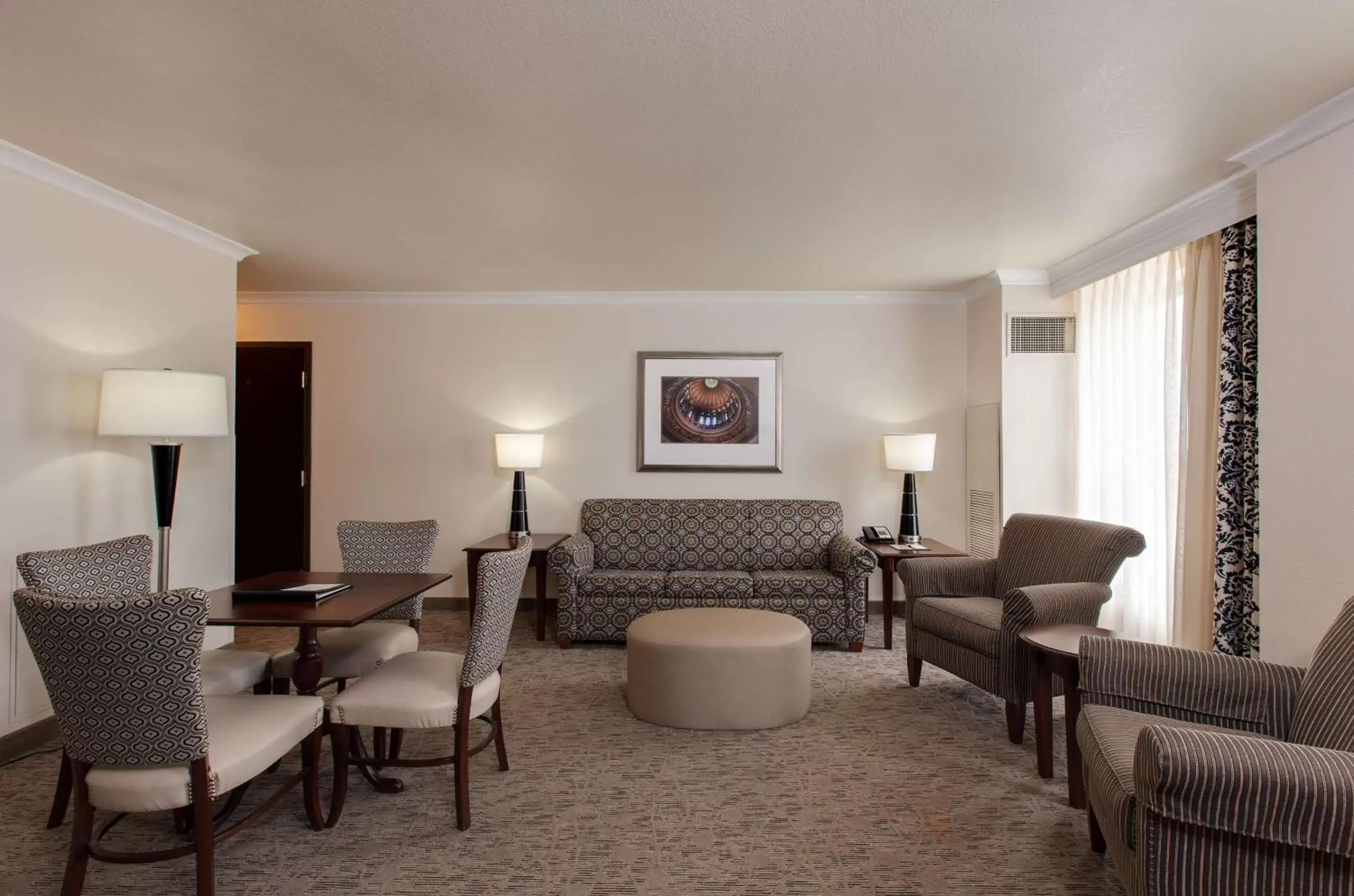 Bed, Seating Area in President Abraham Lincoln - A Doubletree by Hilton Hotel