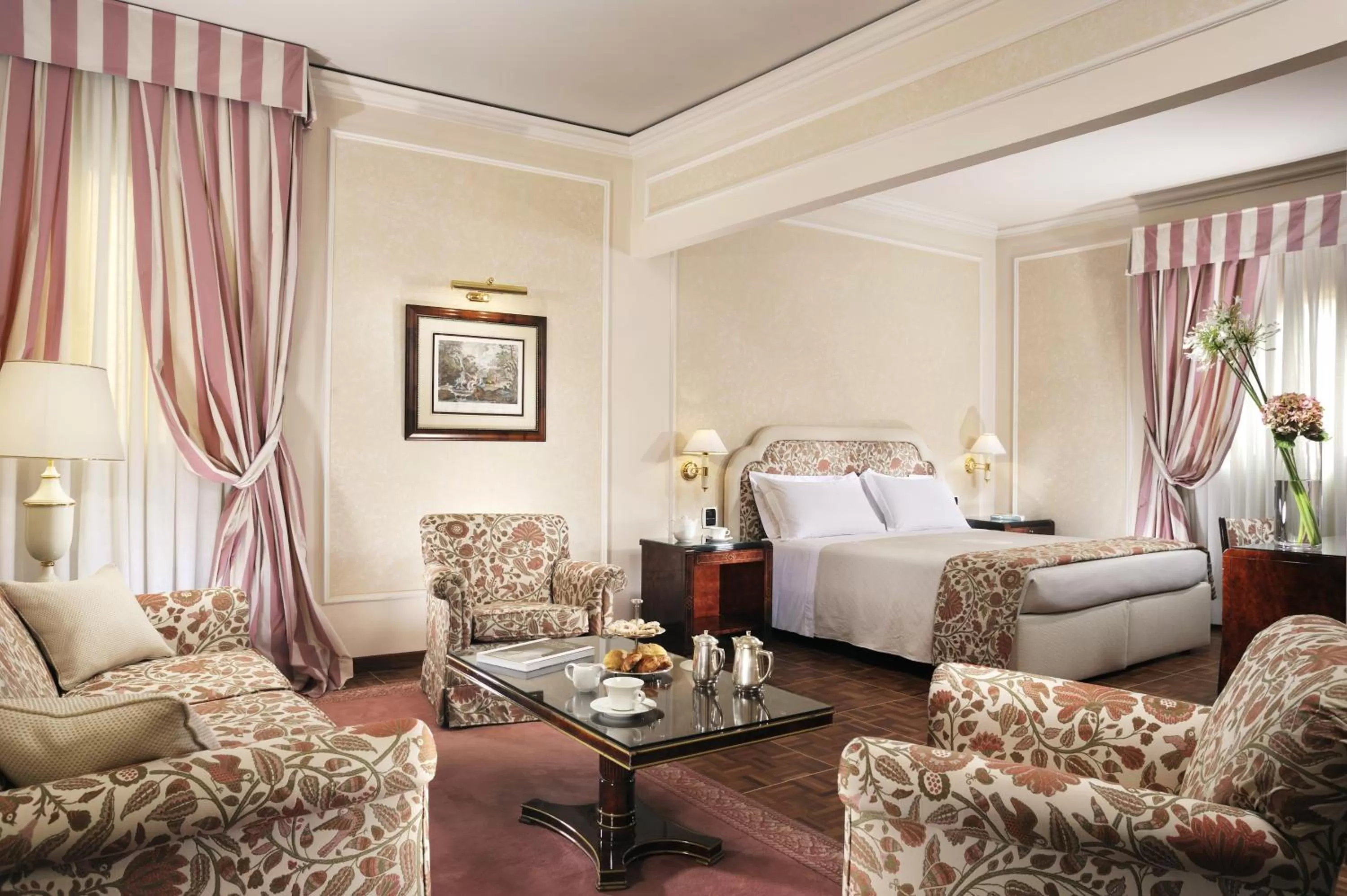 Bed in Hotel De La Ville