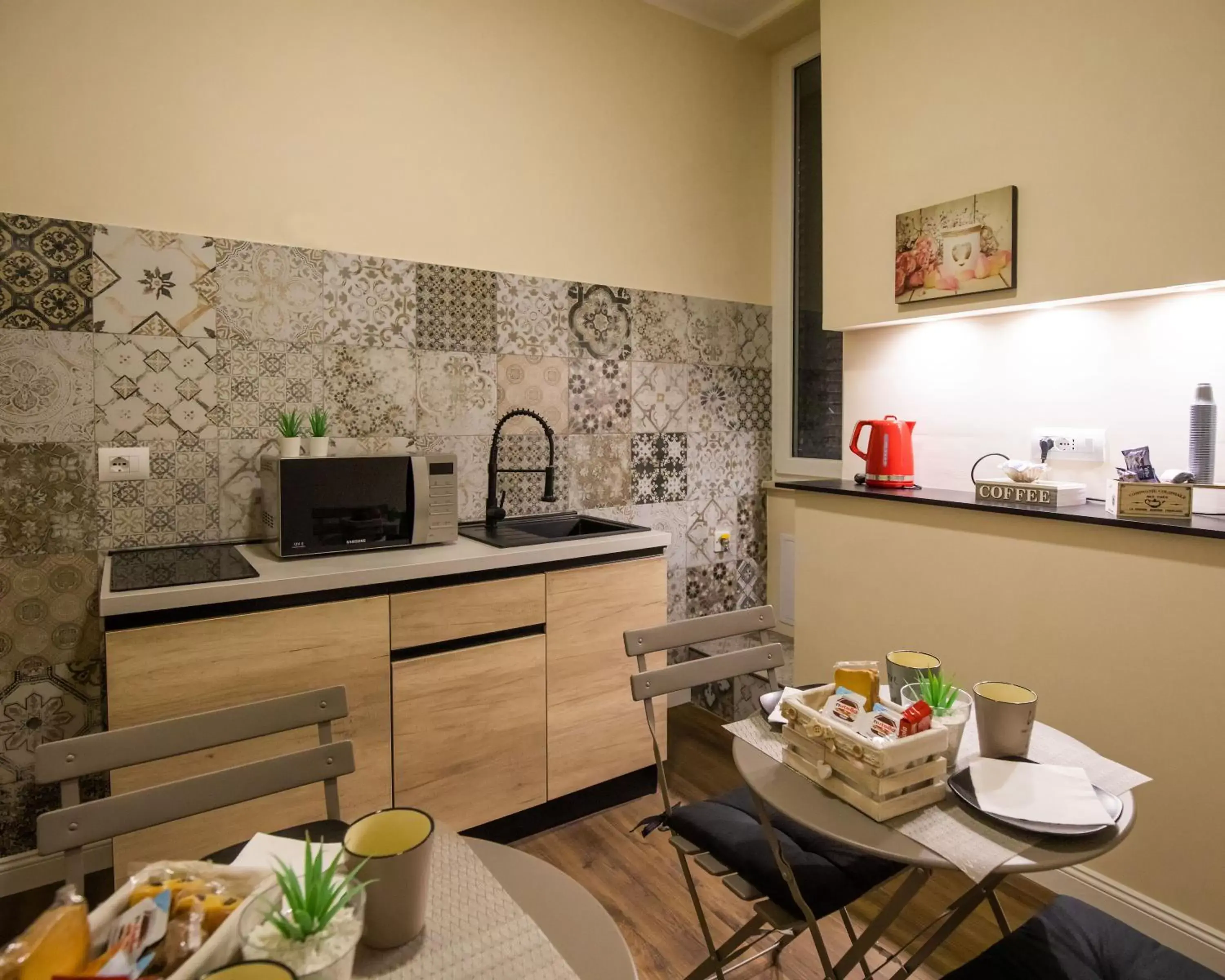 Kitchen or kitchenette, Restaurant/Places to Eat in Essential Rooms