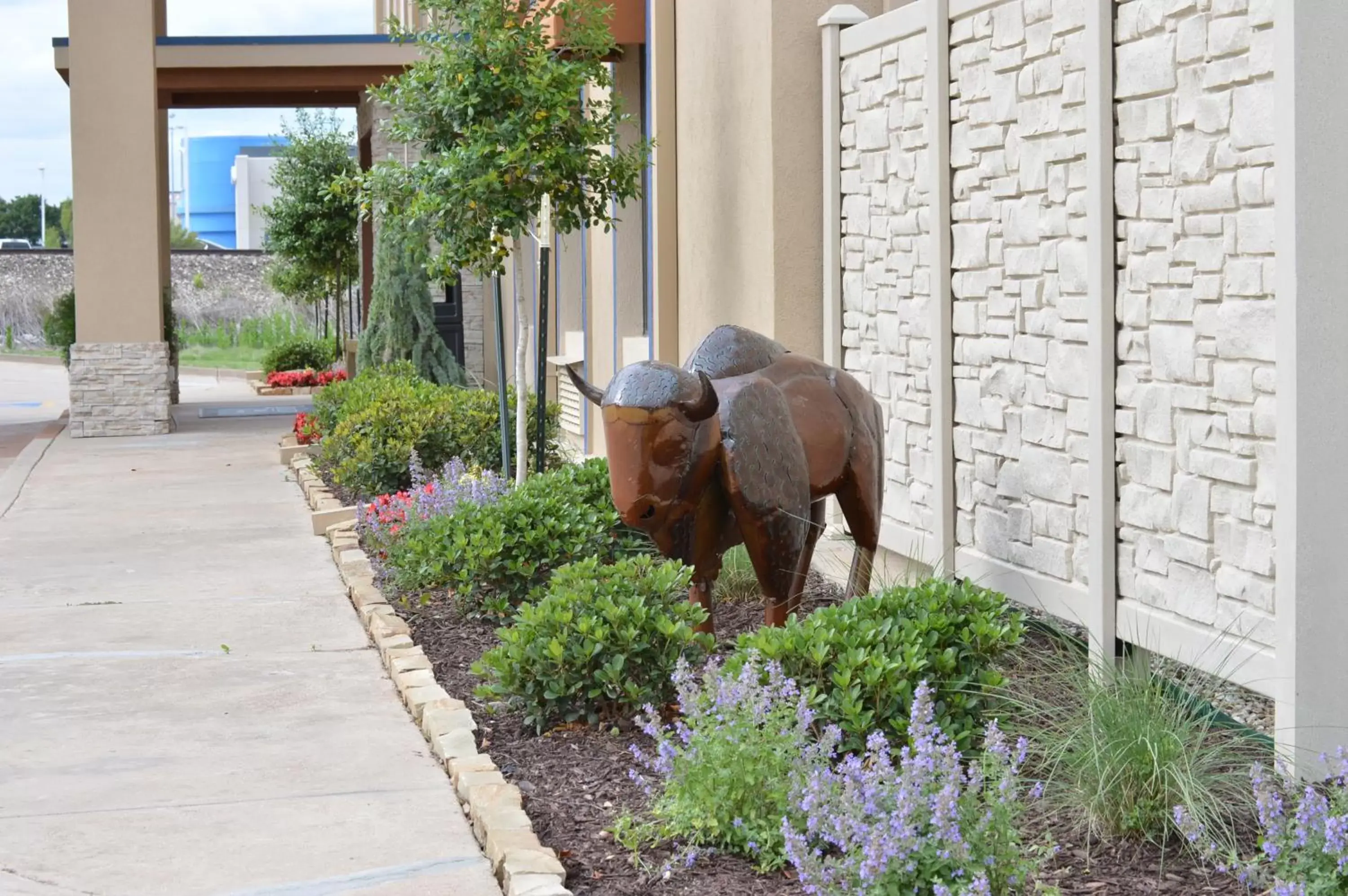 Decorative detail, Patio/Outdoor Area in Boarders Inn and Suites by Cobblestone Hotels - Ardmore