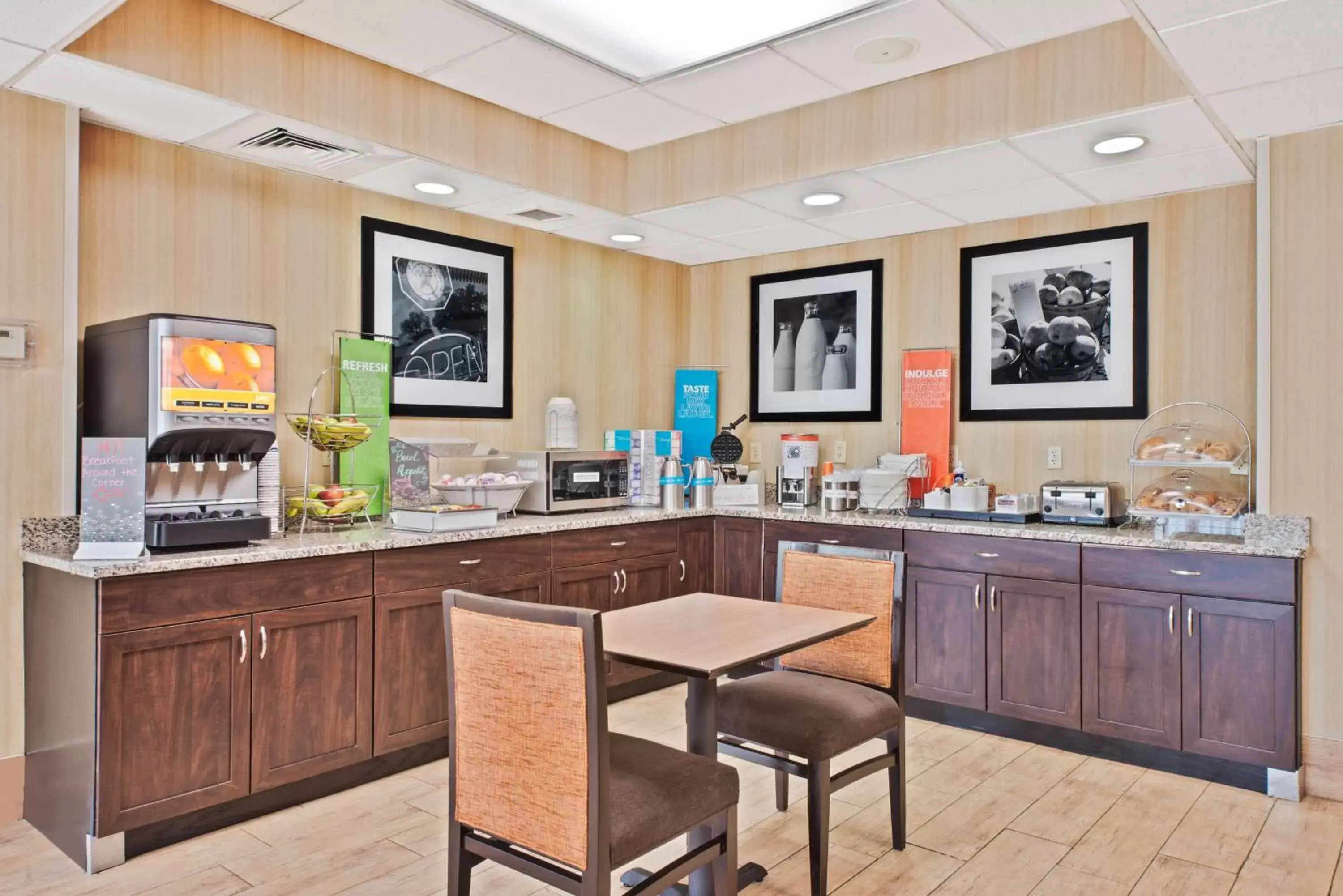Dining area, Restaurant/Places to Eat in Hampton Inn Huntington/Barboursville