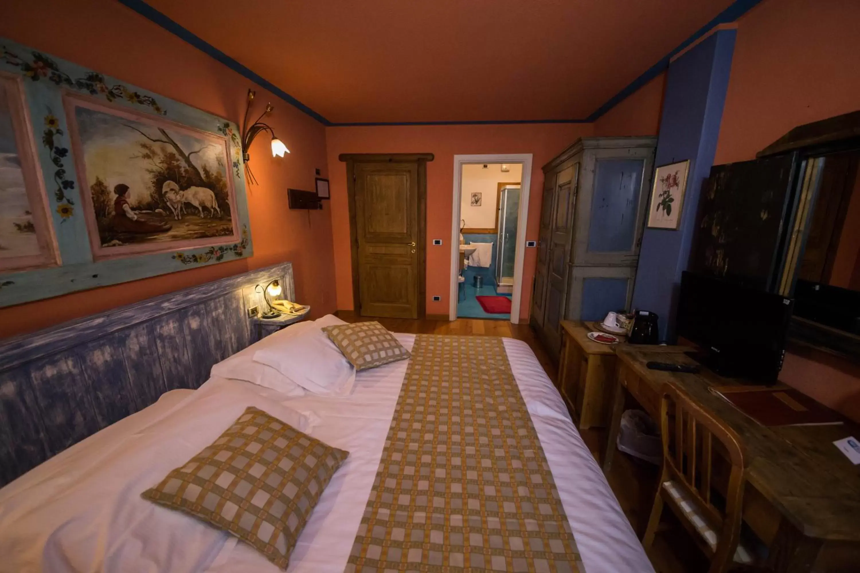 Photo of the whole room, Bed in Hotel Chalet La Meridiana