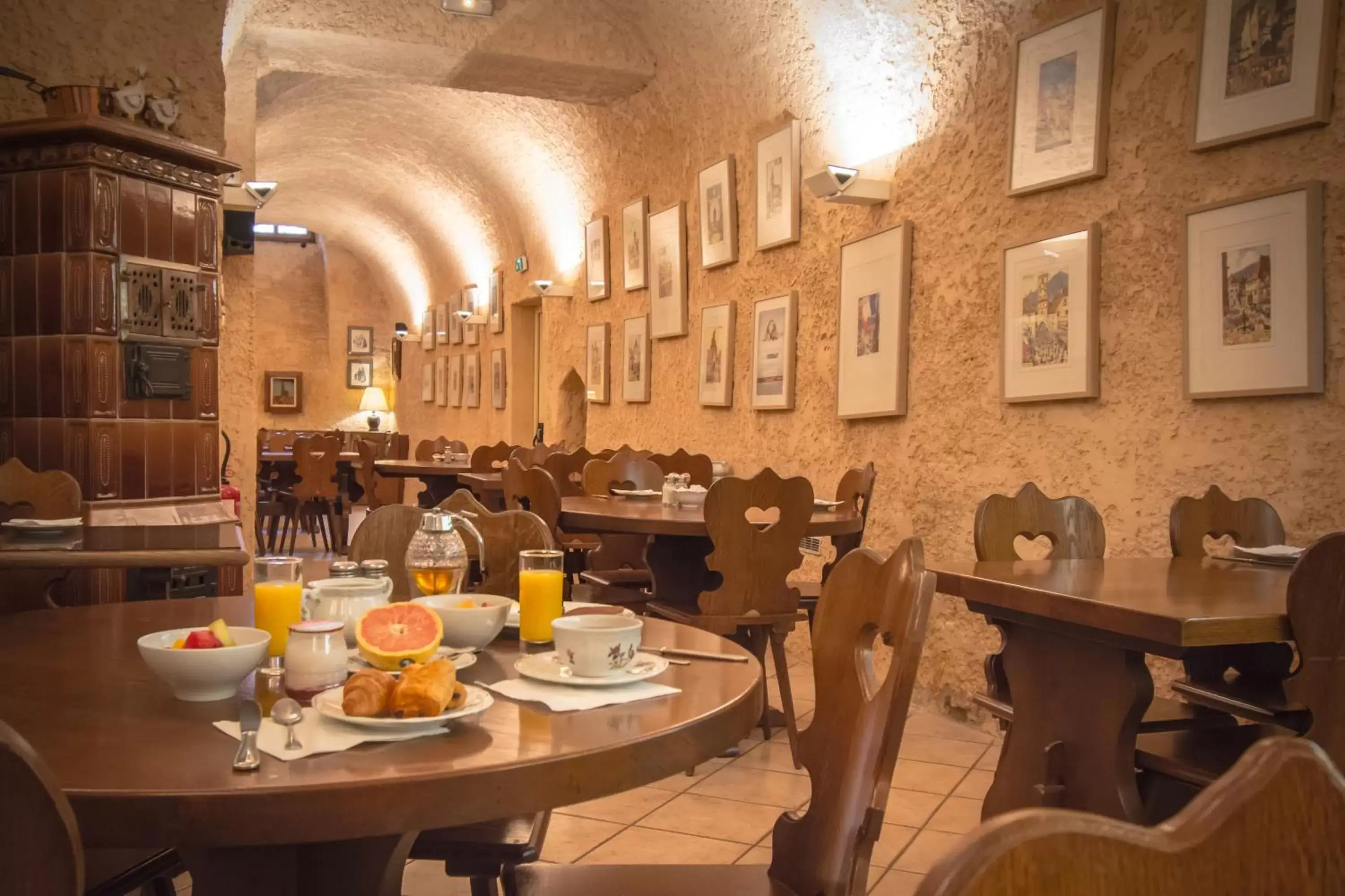Breakfast, Restaurant/Places to Eat in Hôtel Couvent du Franciscain Centre ville