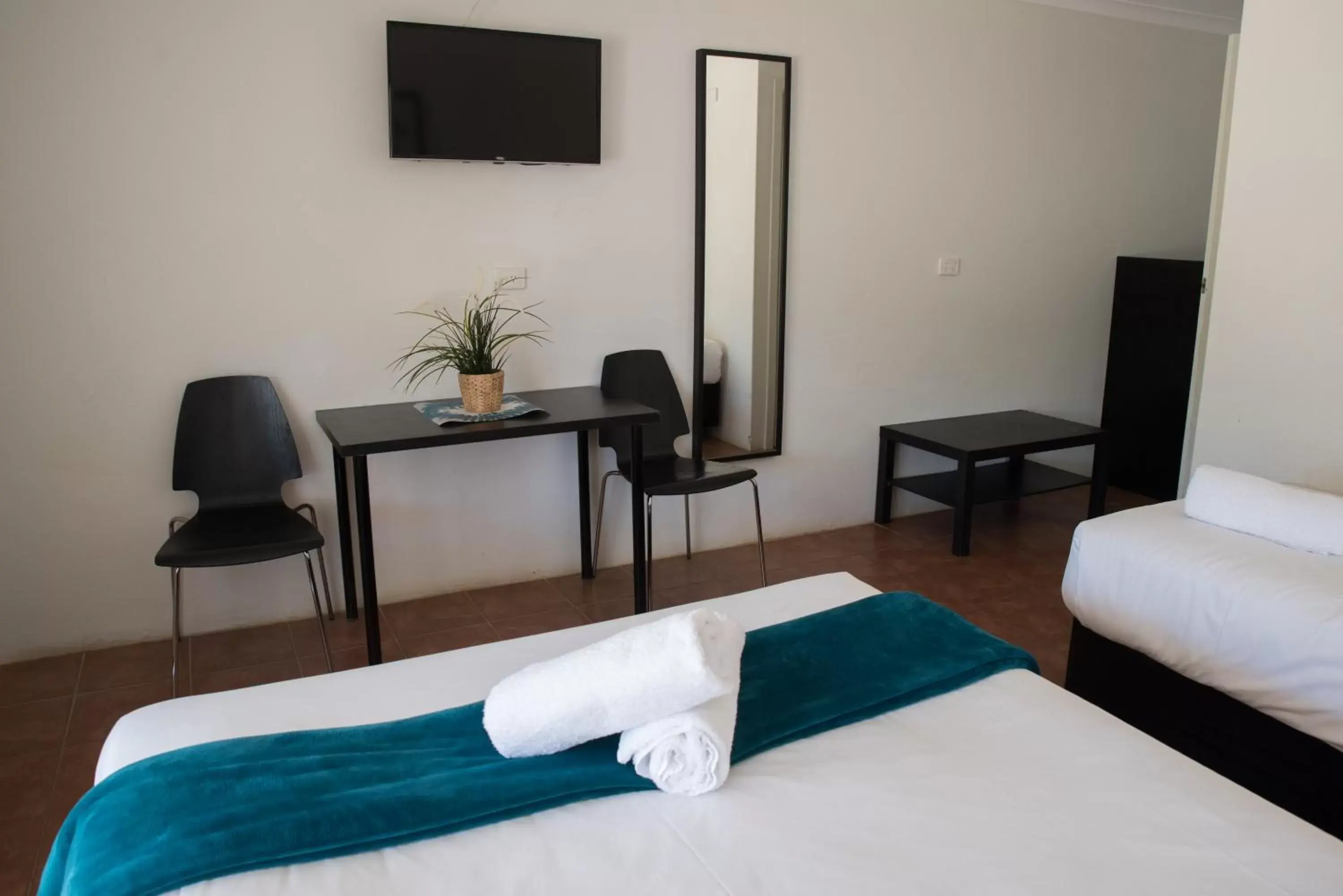 Bedroom, TV/Entertainment Center in Jurien Bay Hotel Motel