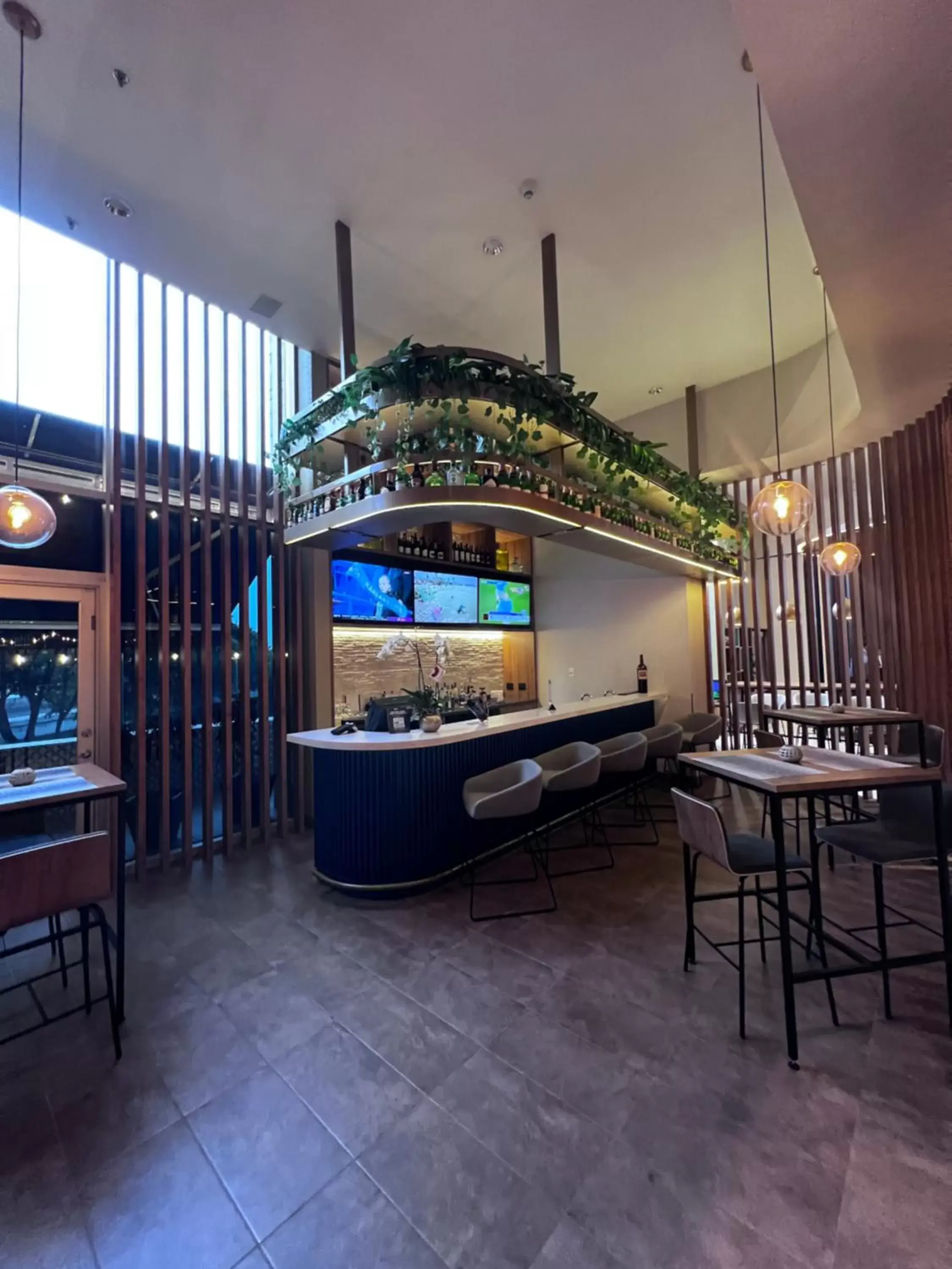 Lounge or bar in Holiday Inn Bogota Airport, an IHG Hotel
