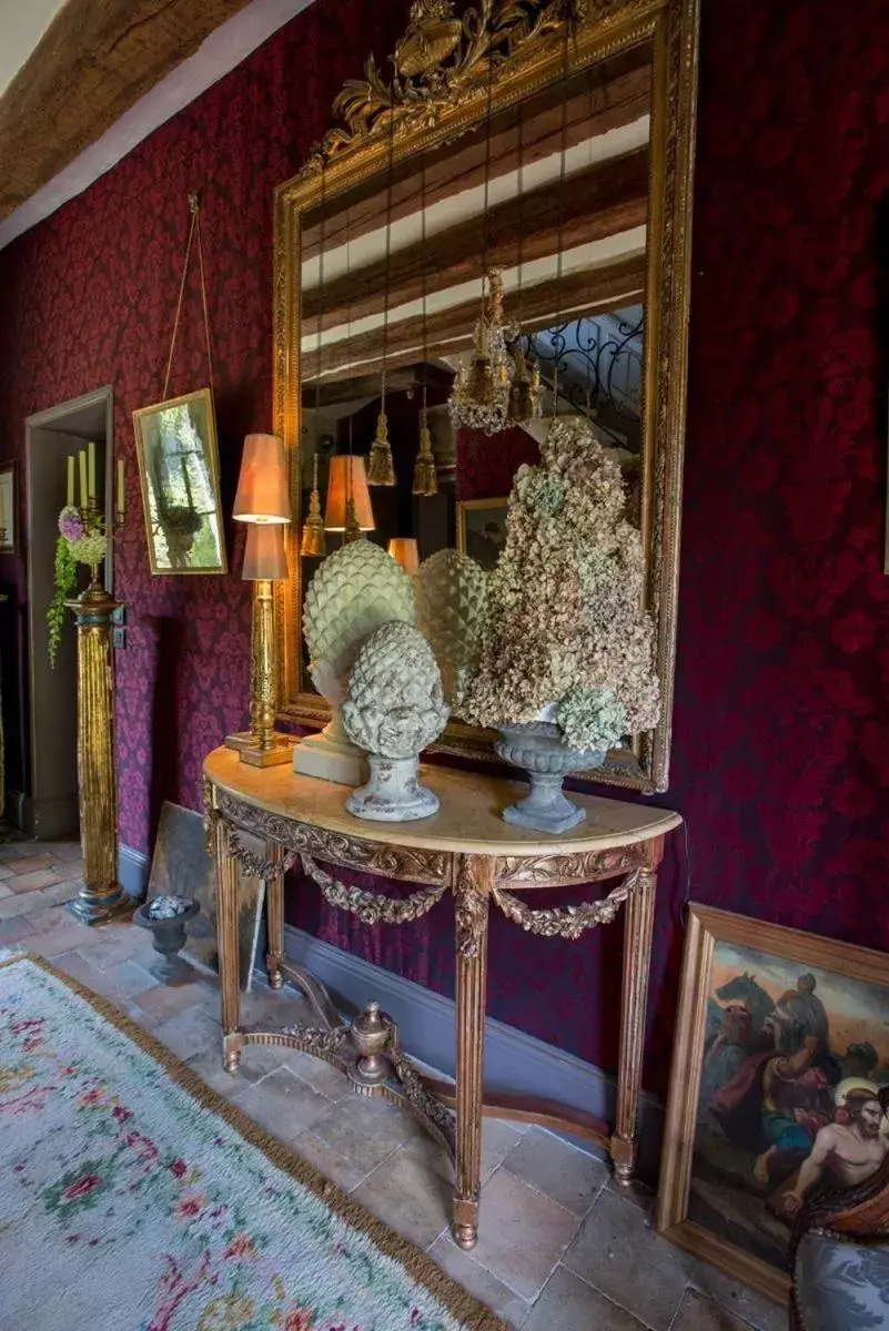 Lobby or reception in Le Manoir de Maucartier