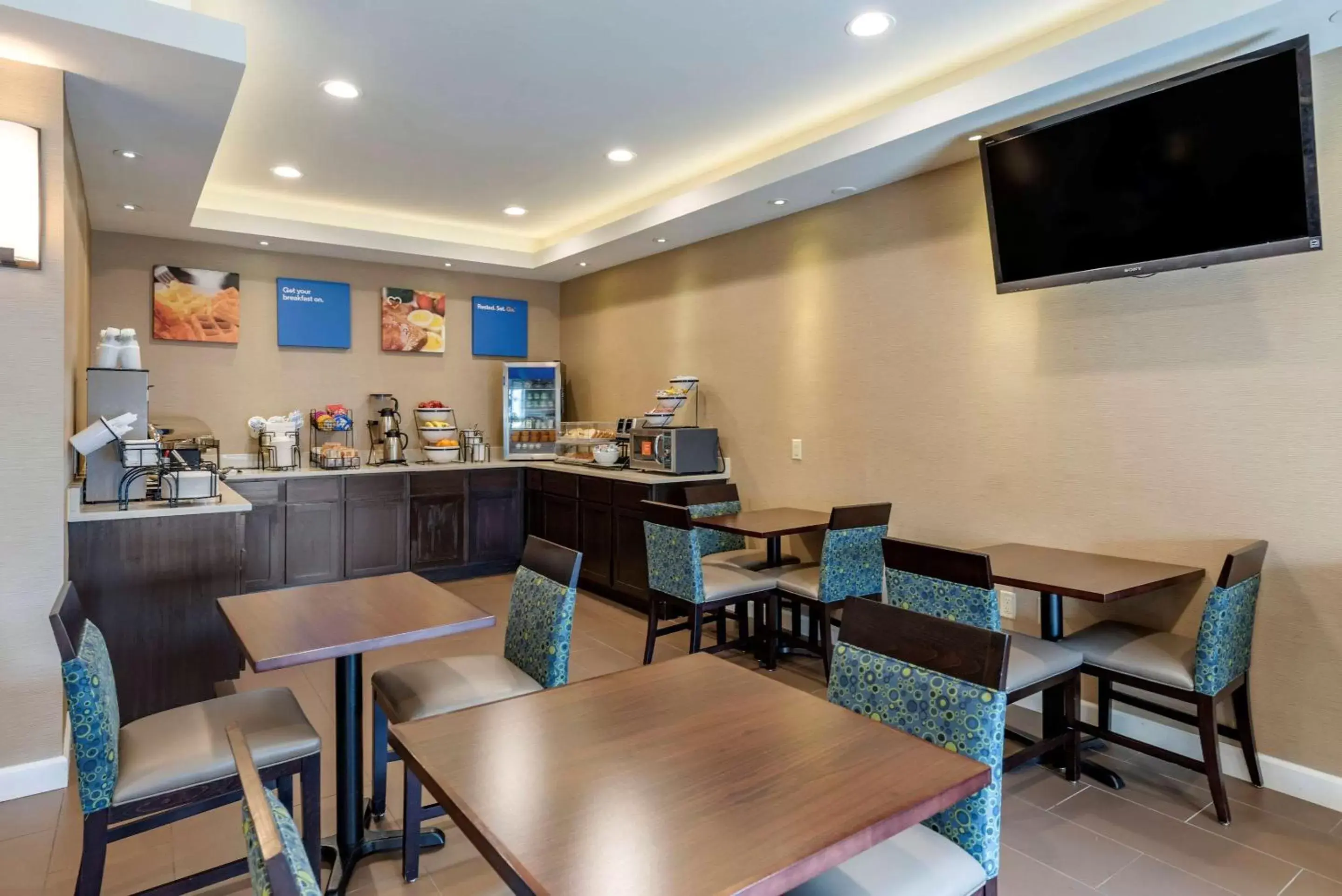 Restaurant/Places to Eat in Comfort Inn Madison