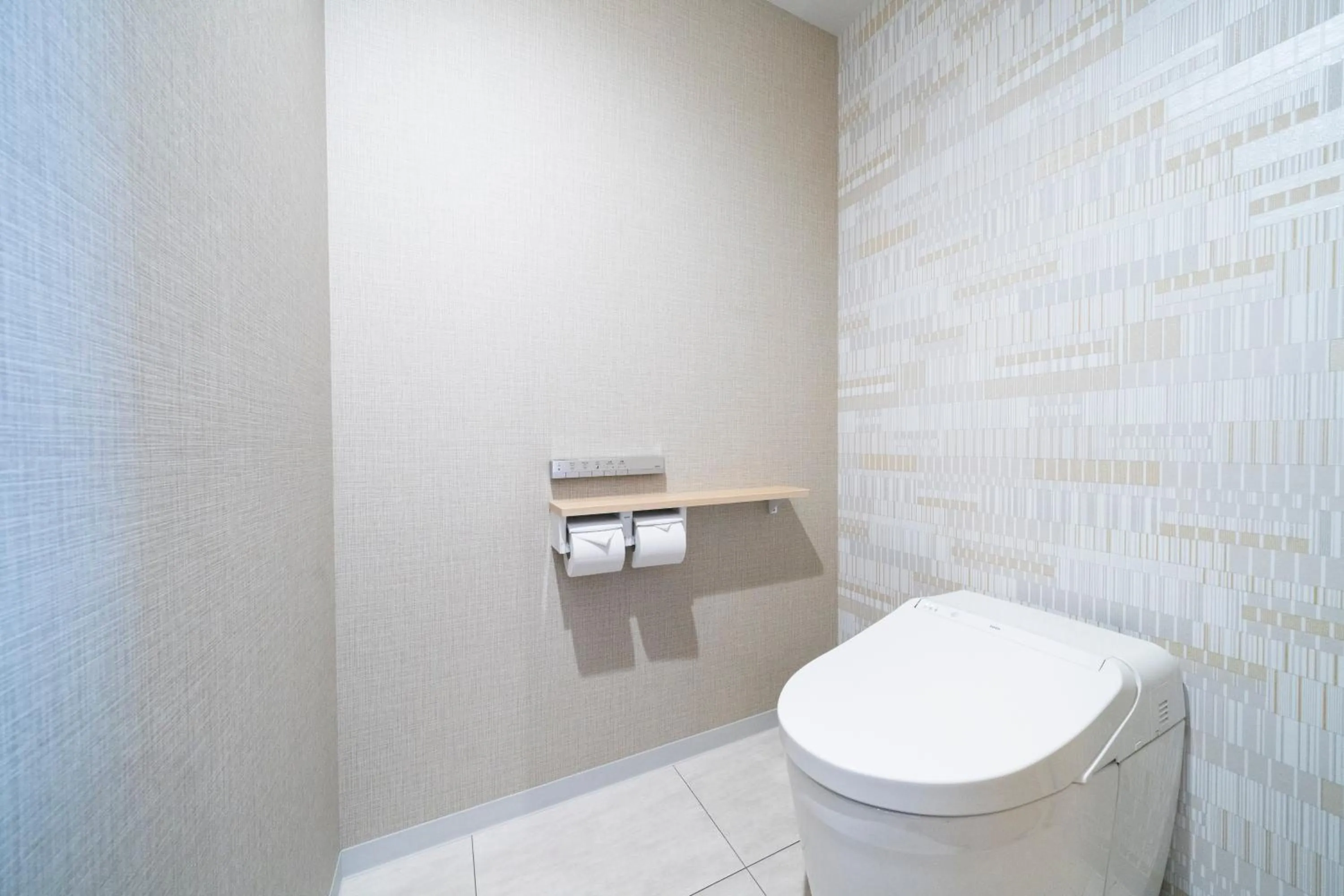 Bathroom in Rembrandt Style Naha