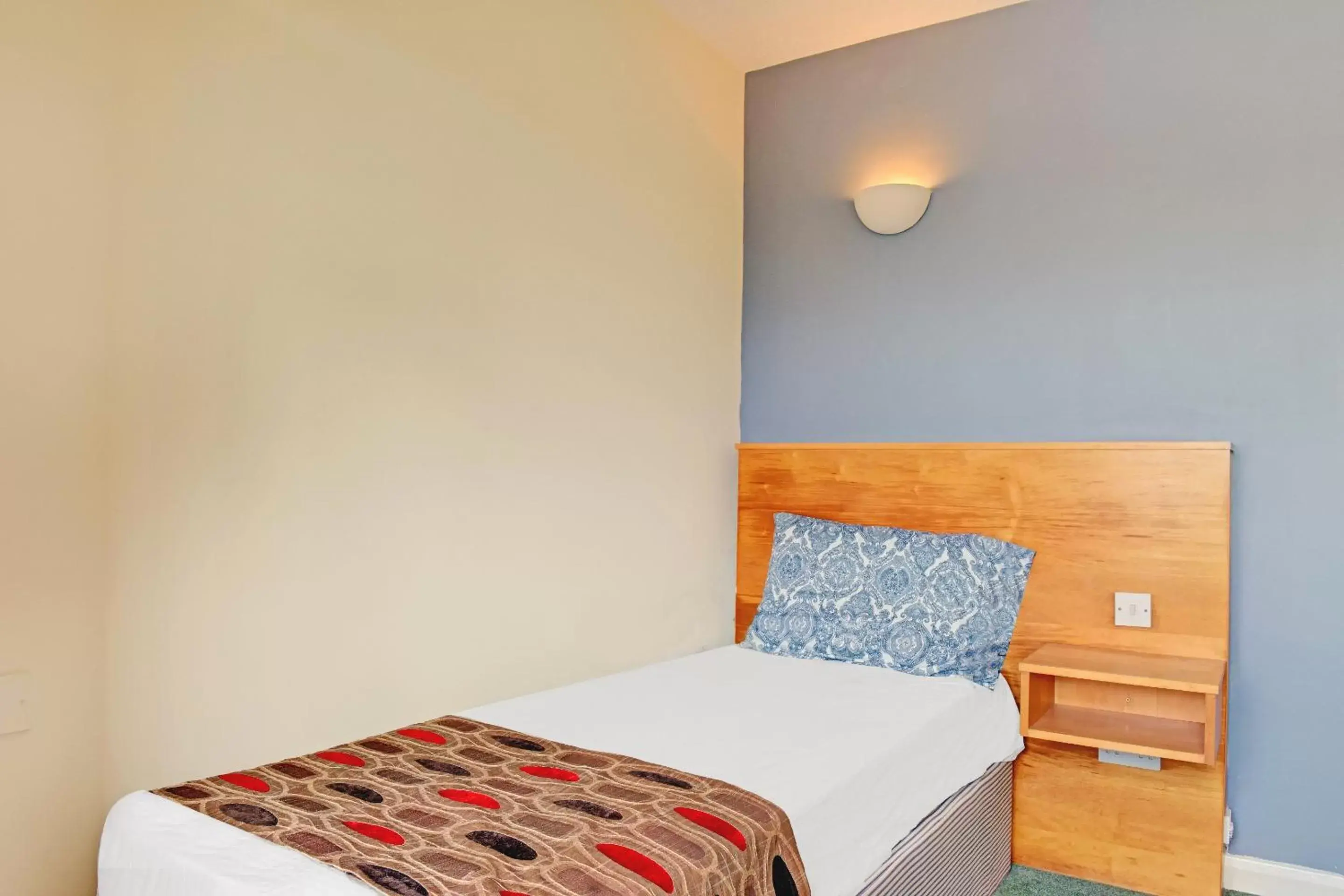 Bedroom, Bed in OYO Shilton Inn