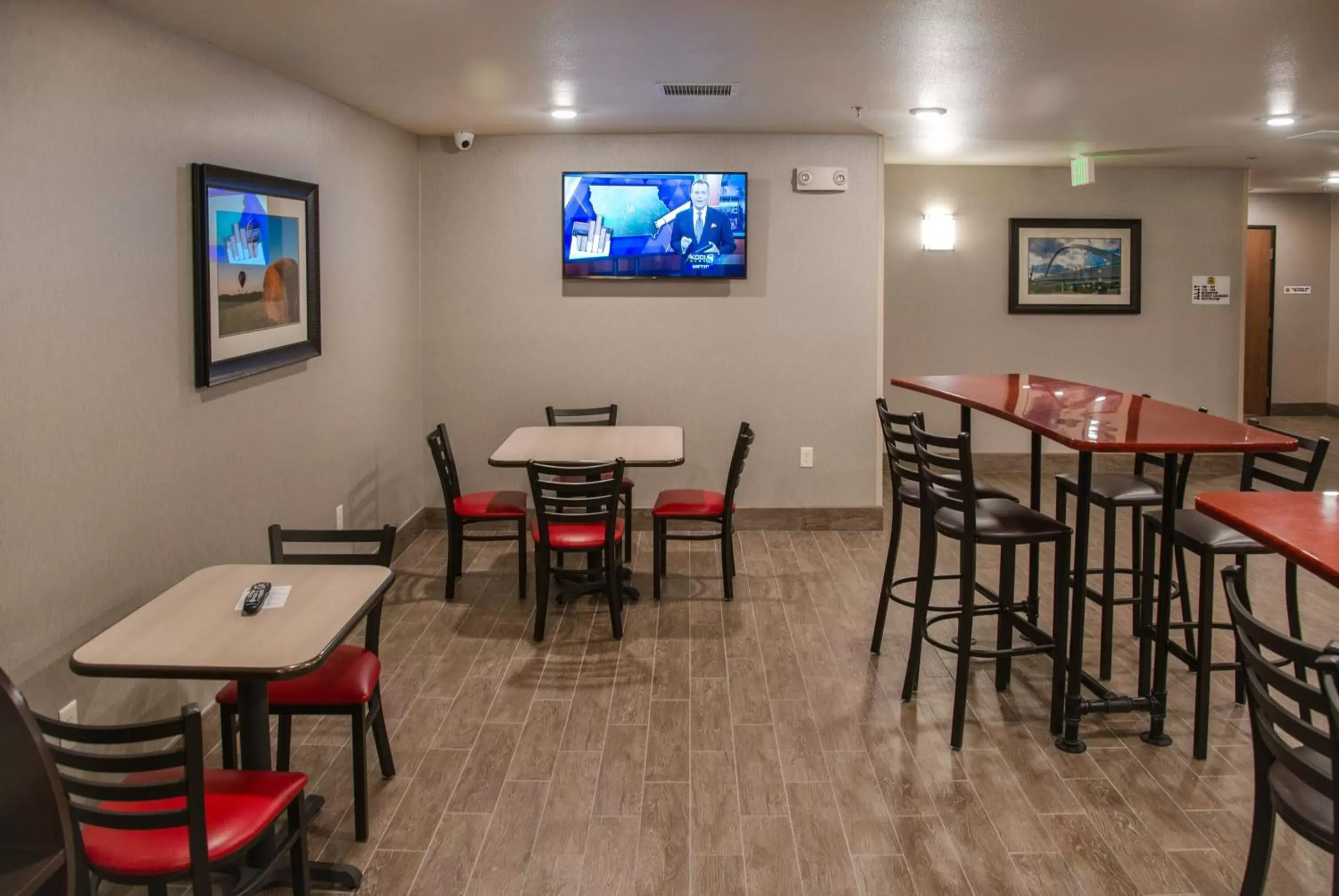 Communal lounge/ TV room, Restaurant/Places to Eat in My Place Hotel-Phoenix West/Buckeye, AZ