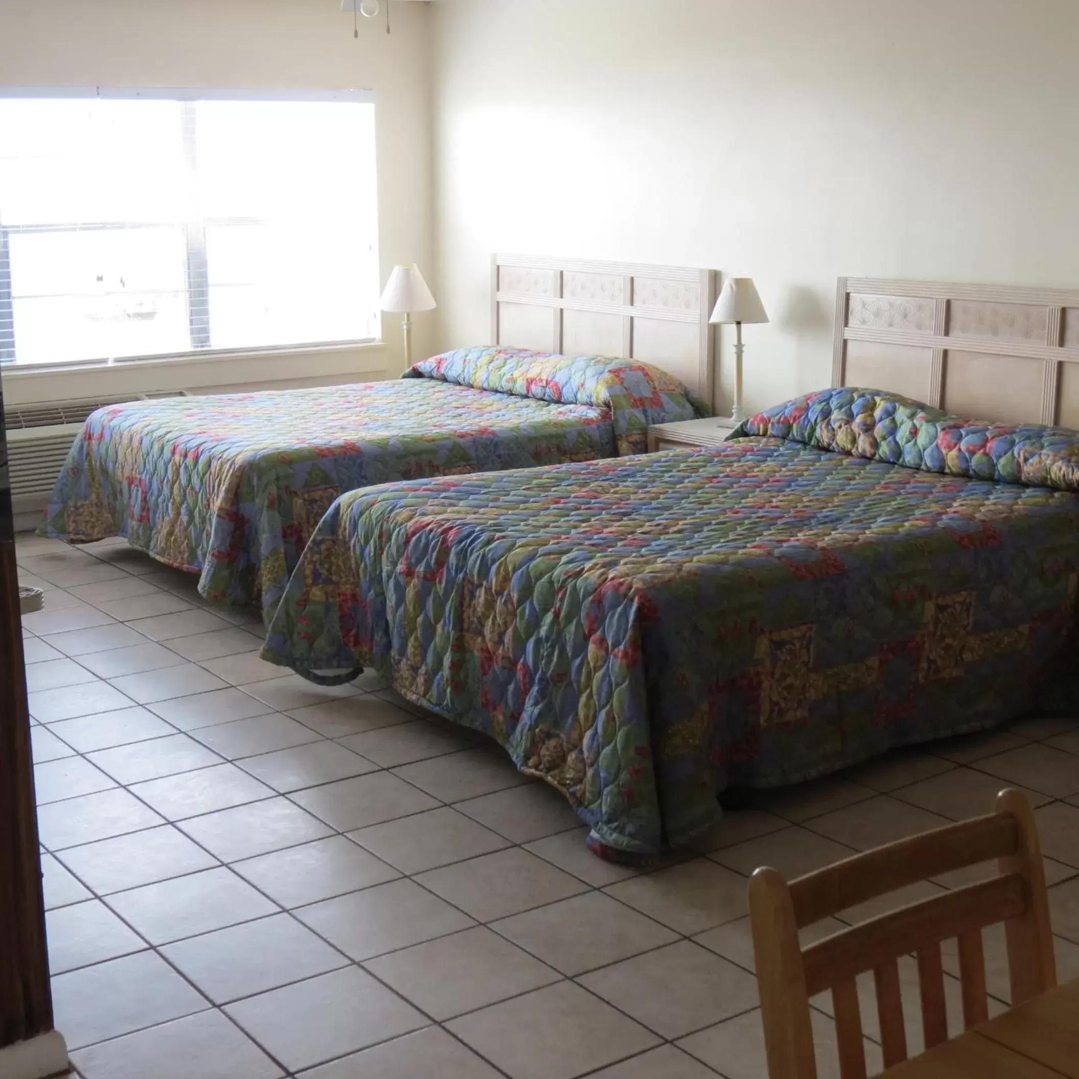 Photo of the whole room, Bed in Beach Front Motel Cedar Key