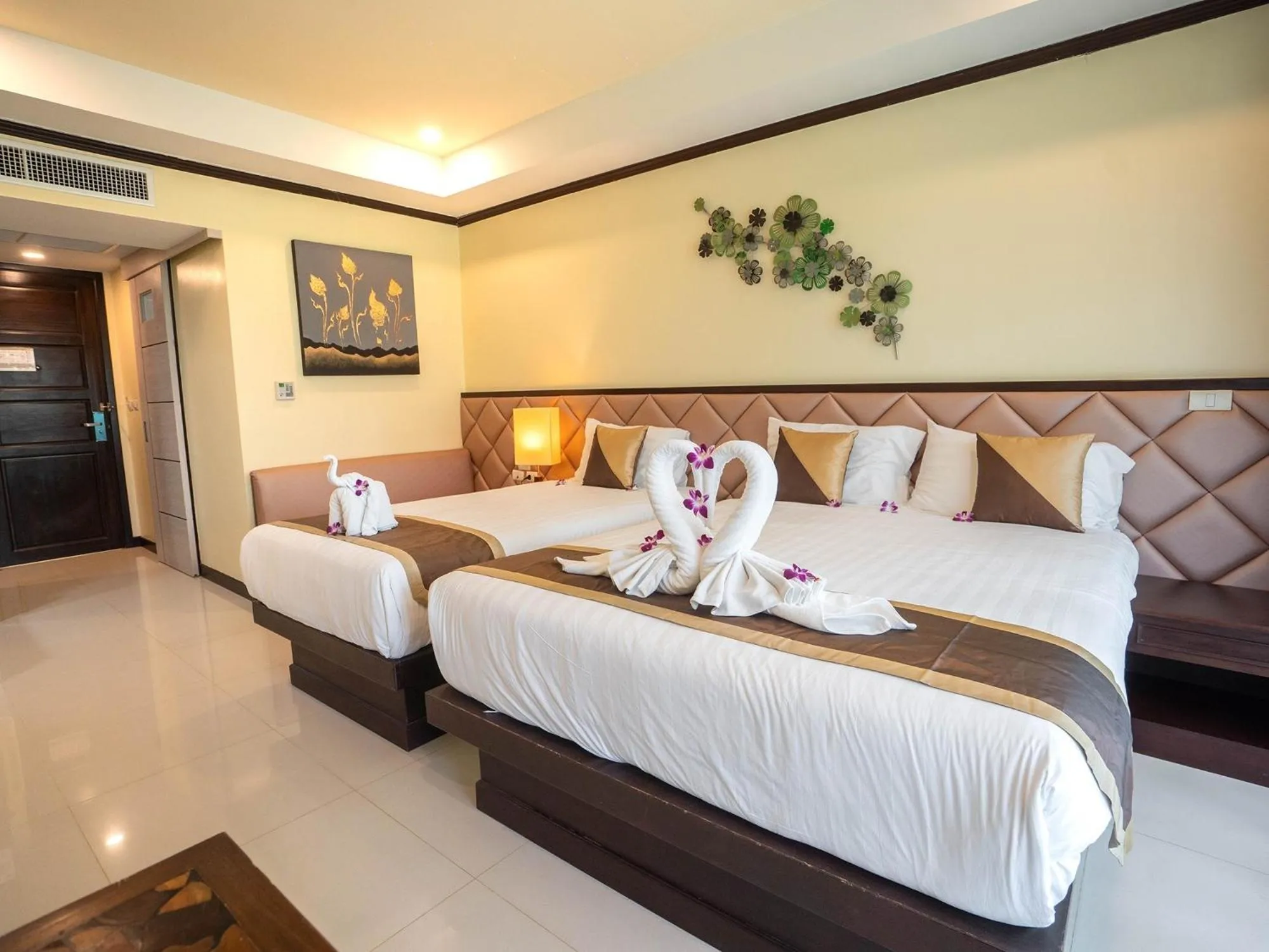 Bed in Baan Sailom Hotel Phuket - Sha Extra Plus