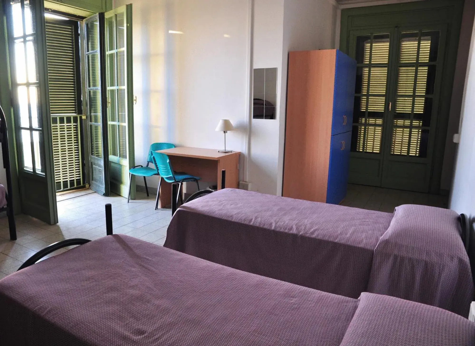 Photo of the whole room, Bed in Litus Roma Hostel