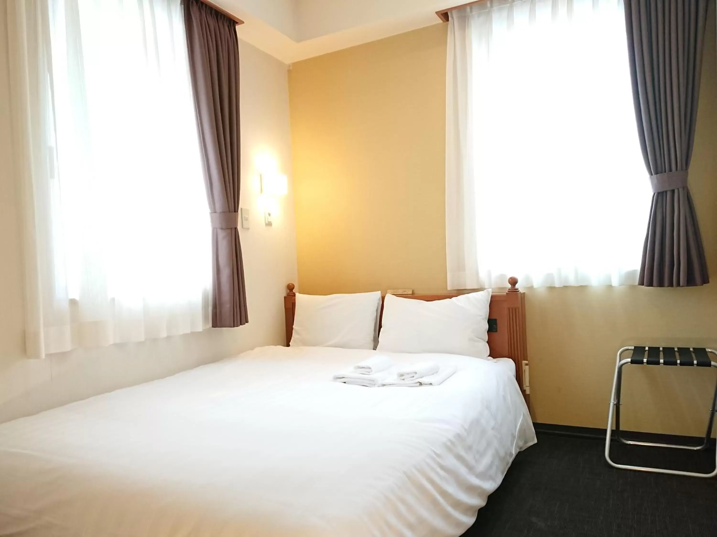 Photo of the whole room, Bed in Smile Hotel Kobe Motomachi