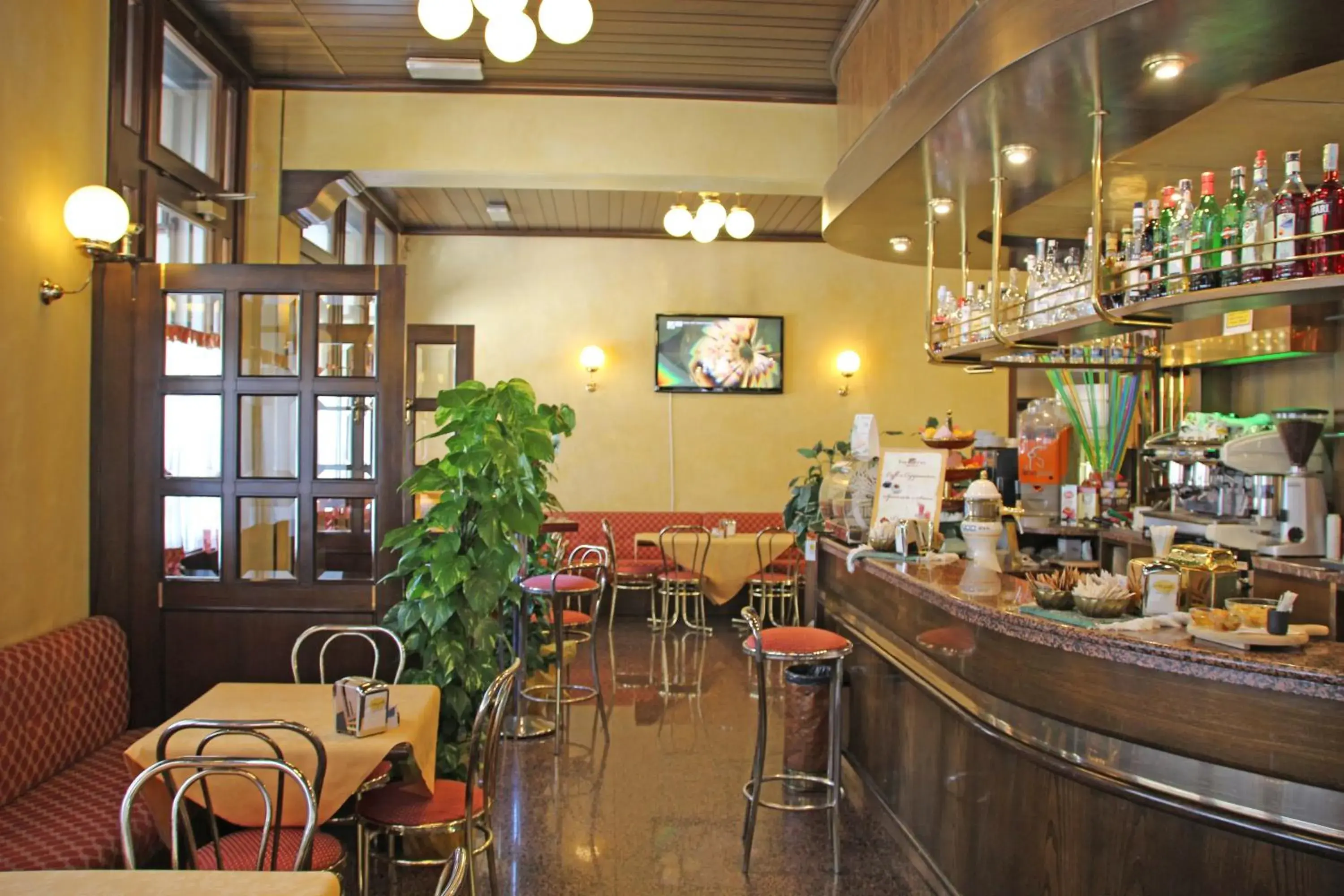 Communal lounge/ TV room, Restaurant/Places to Eat in Albergo Ristorante Leon d'Oro