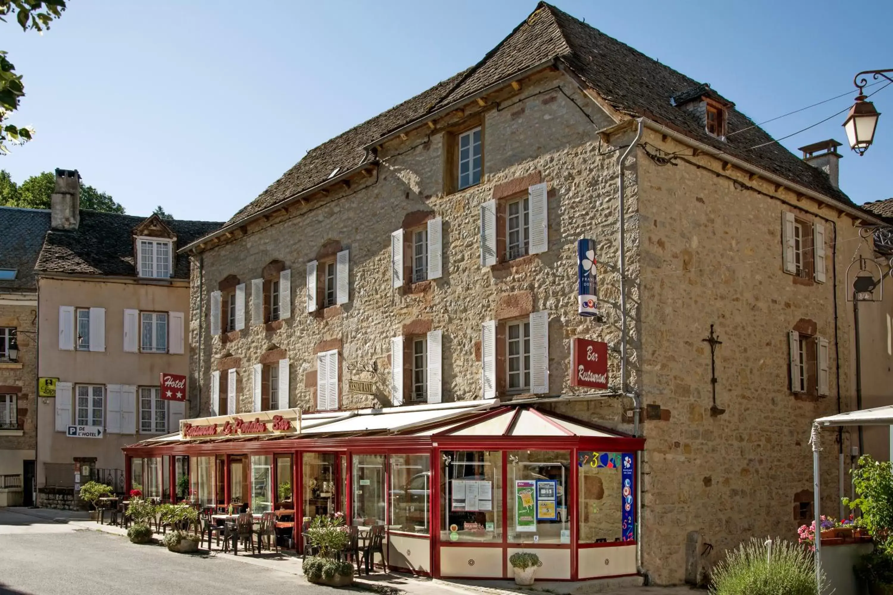 Facade/entrance, Property Building in Hôtel Le Portalou