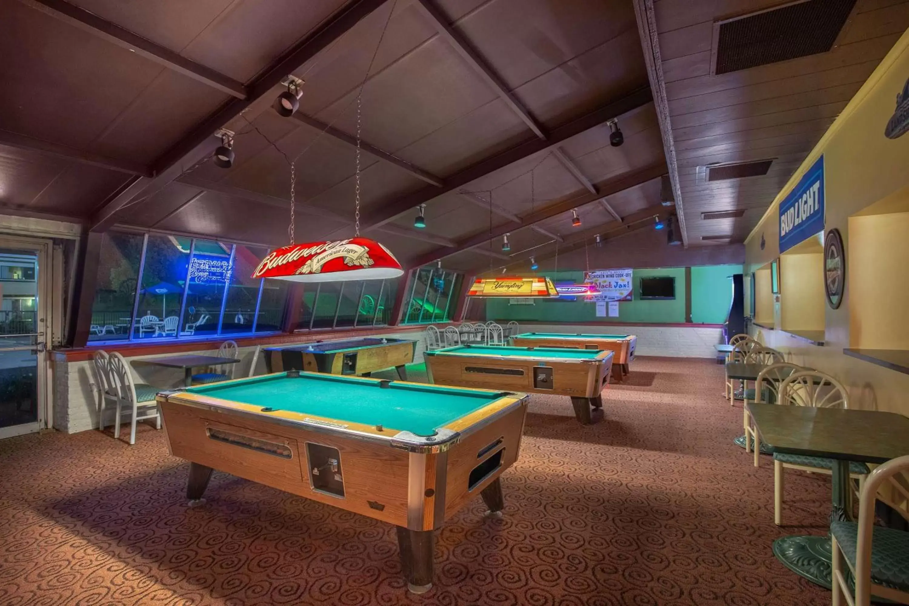 Game Room, Billiards in Super 8 by Wyndham Erie/I 90