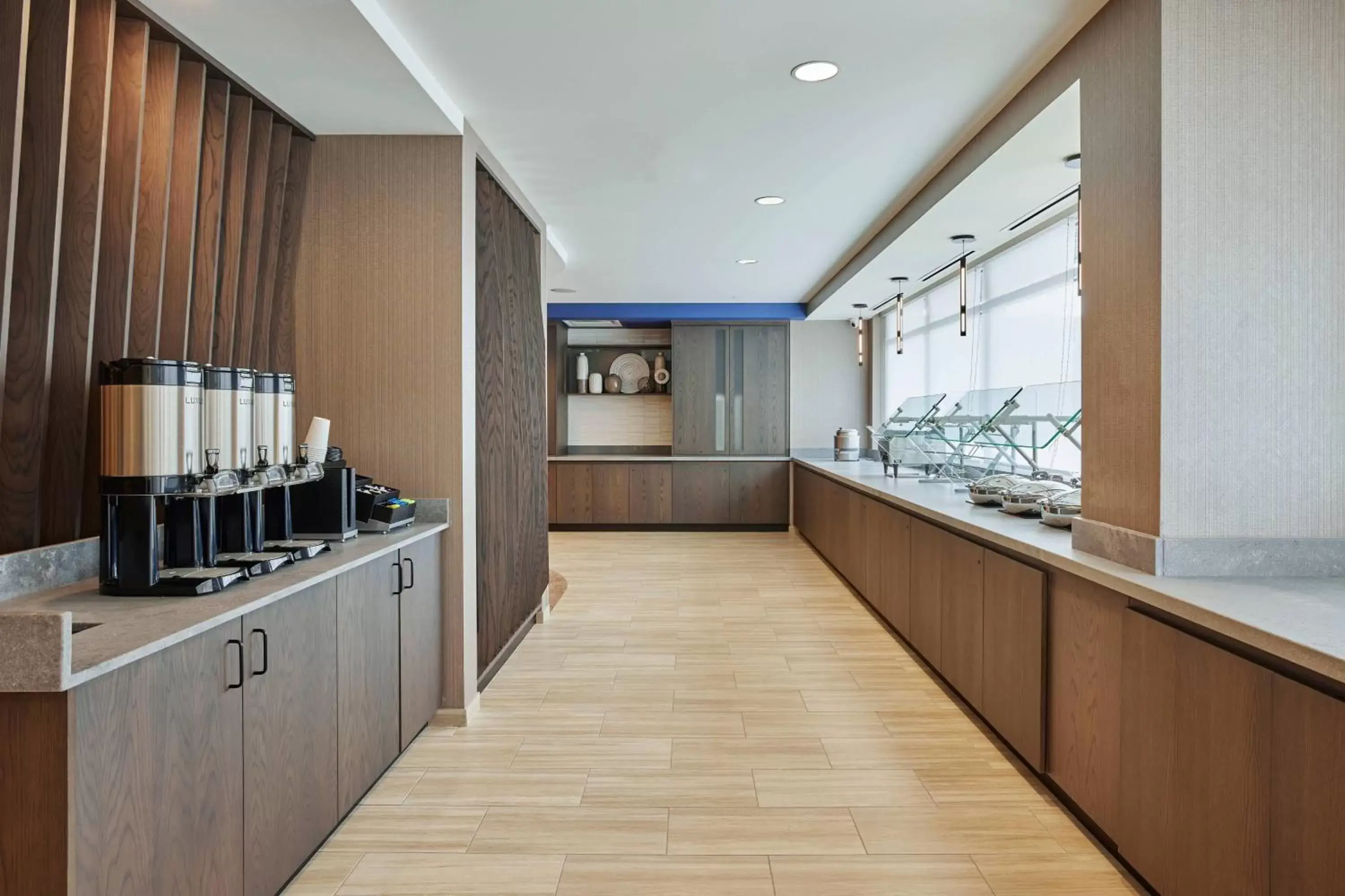 Breakfast, Kitchen/Kitchenette in SpringHill Suites by Marriott Chicago Chinatown