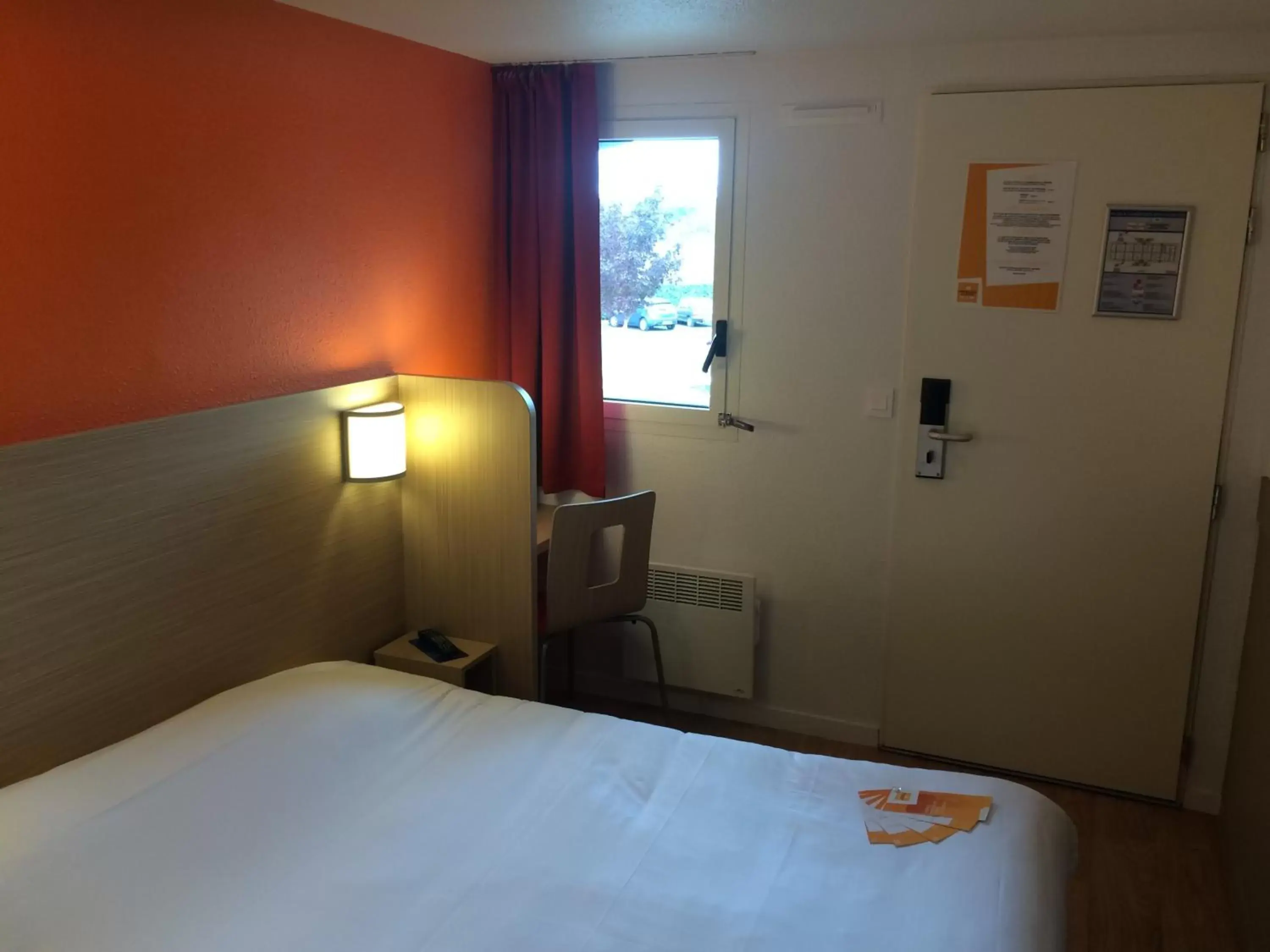 Photo of the whole room, Bed in Premiere Classe Angoulême La Couronne