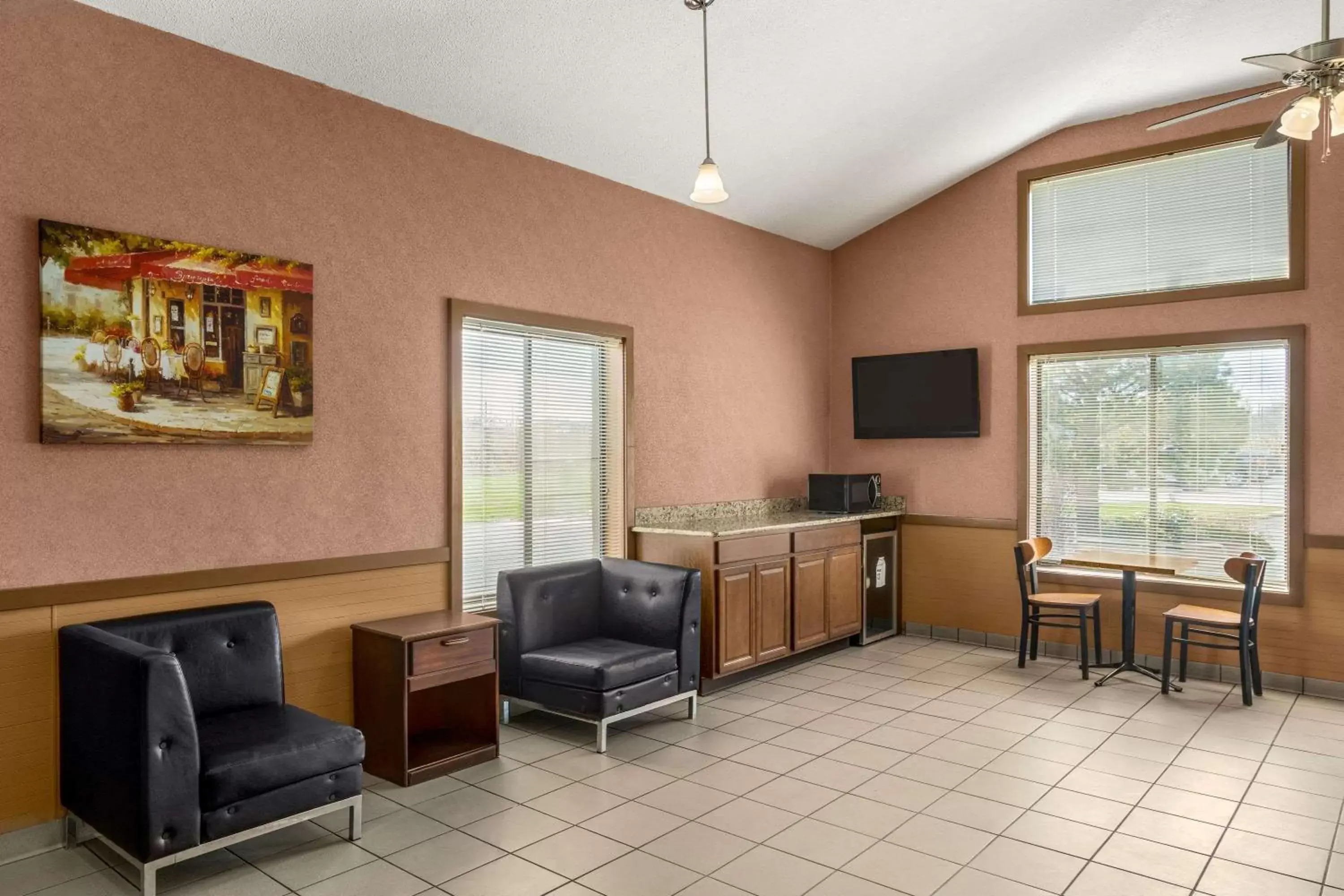 Lobby or reception, Seating Area in Days Inn by Wyndham Canastota Verona