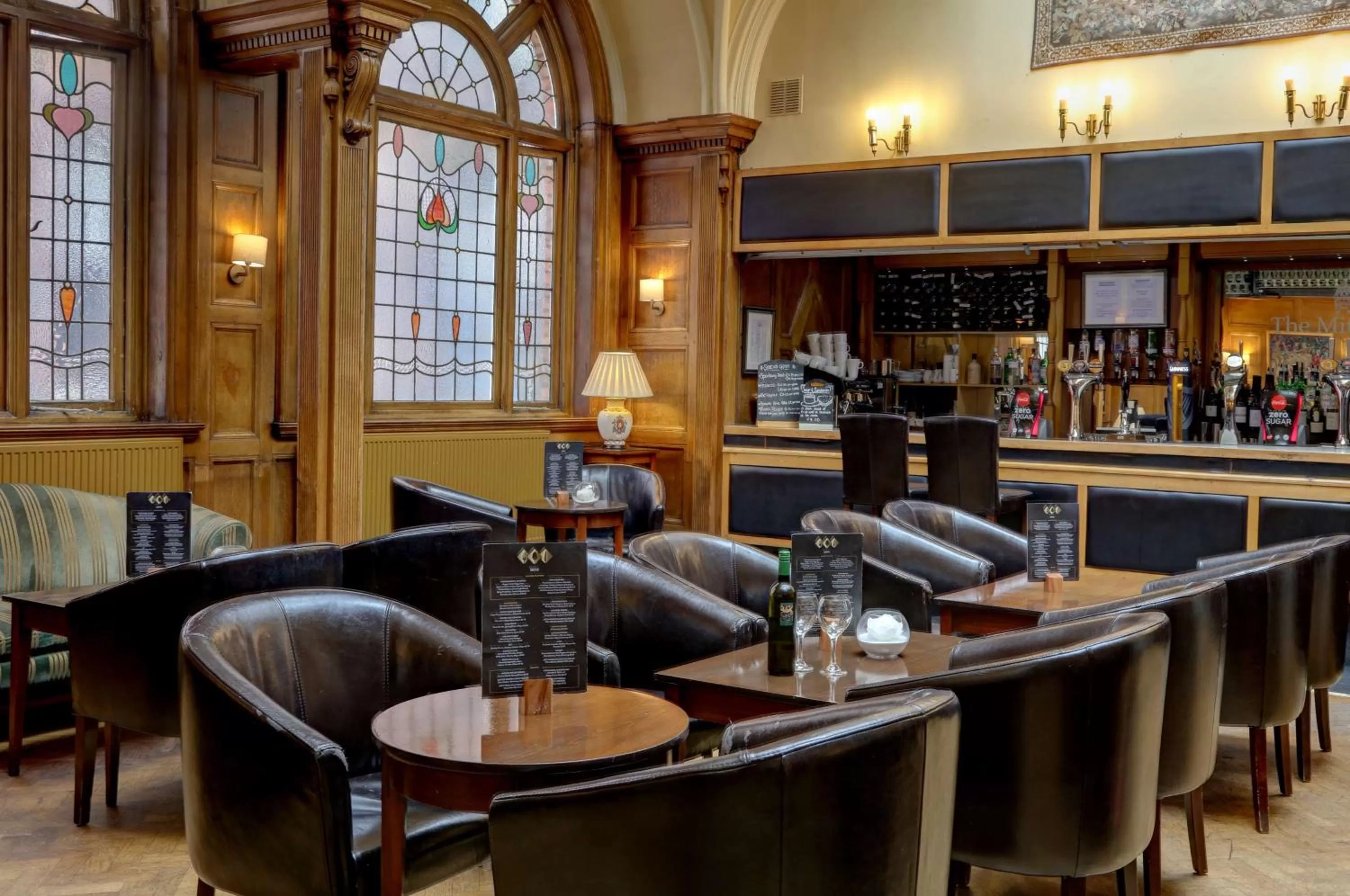 Restaurant/places to eat in Crown & Mitre Hotel