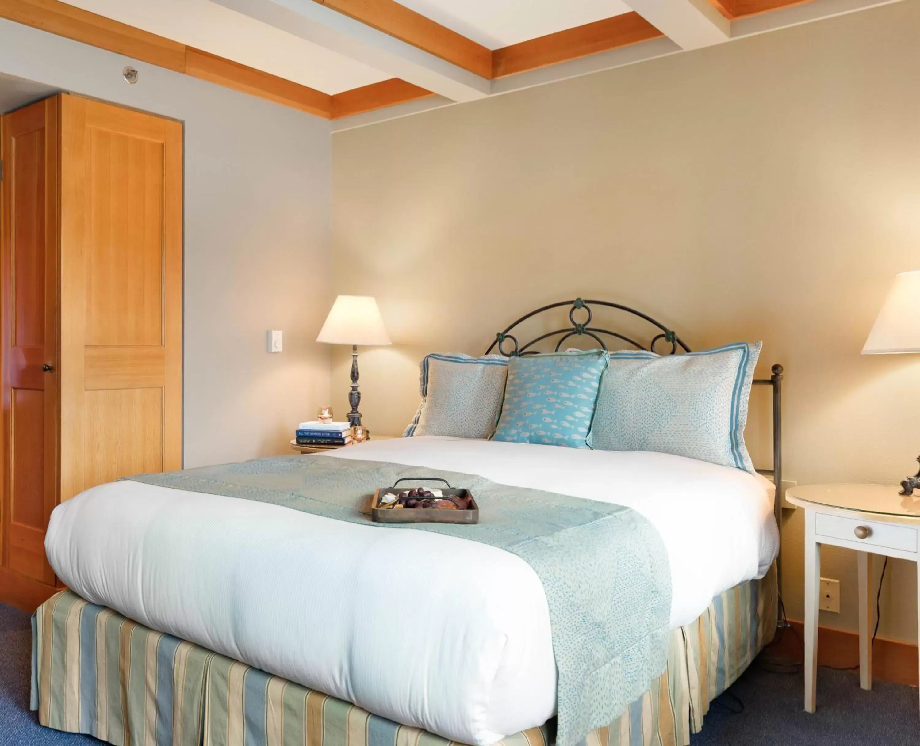 Single Room with Bathroom - single occupancy in La Conner Channel Lodge Single Room with Bathroom - single occupancy in La Conner Channel Lodge