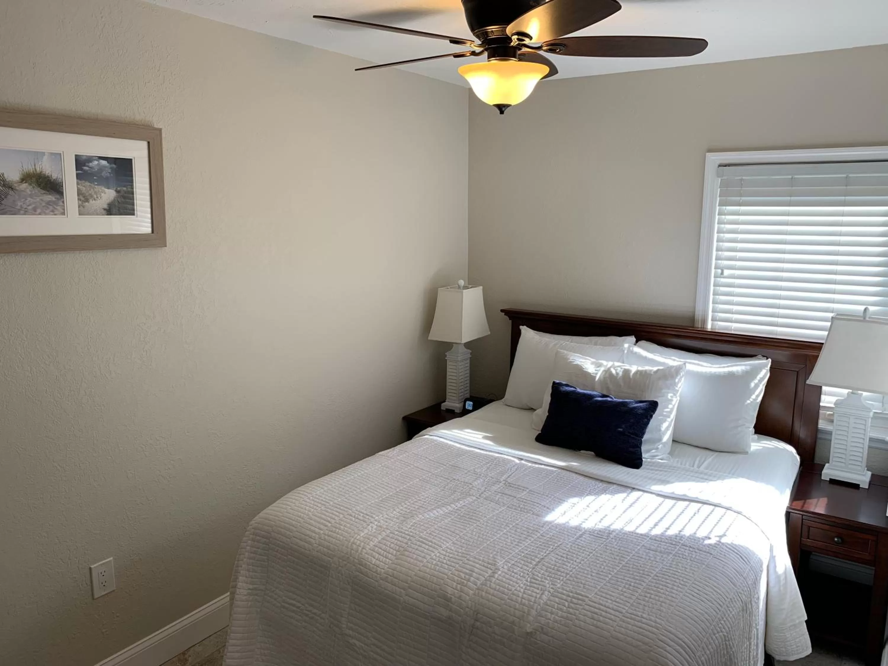 Bed in Twin Palms at Siesta