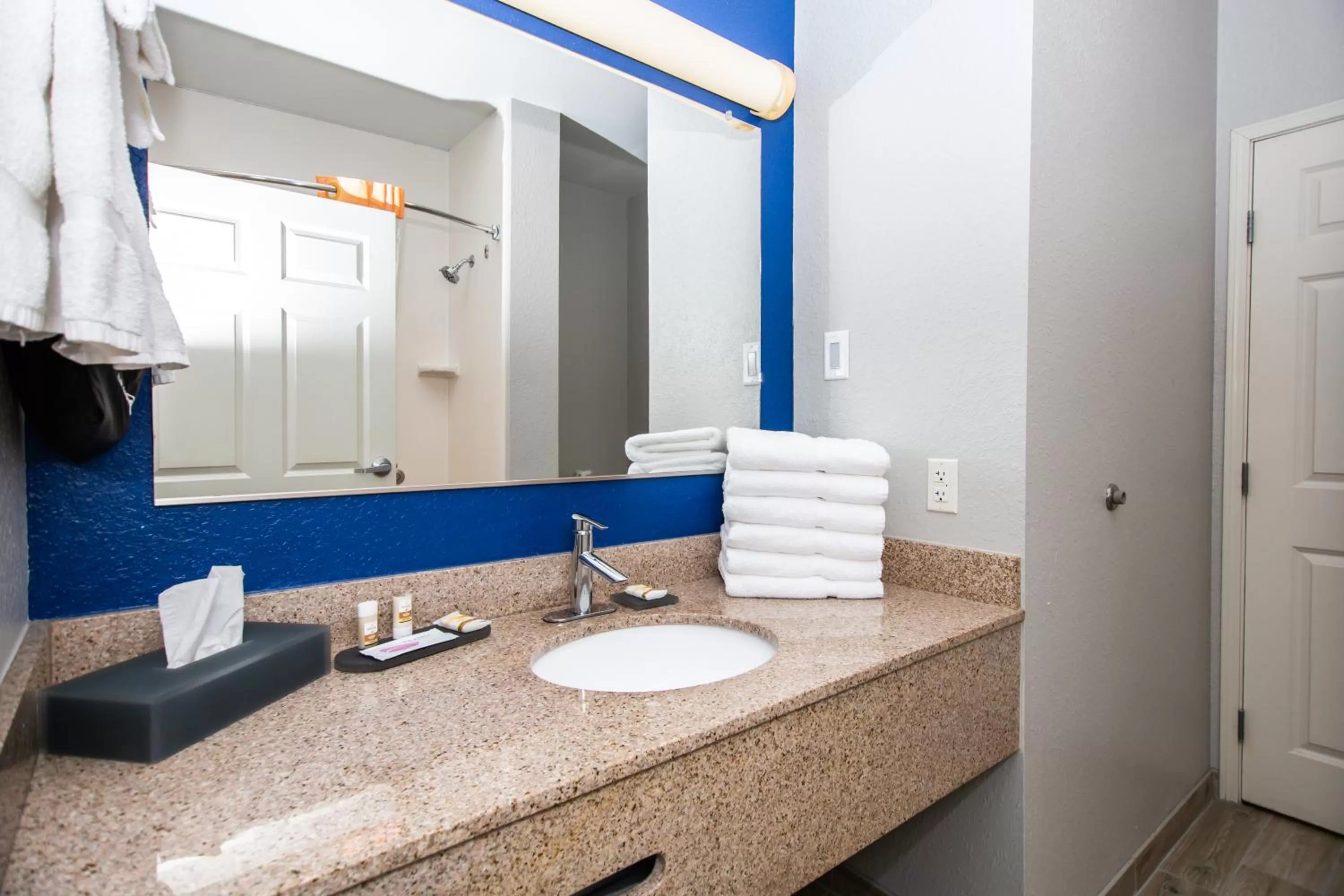 Bathroom in La Quinta Inn and Suites by Wyndham at WaTiki Waterpark