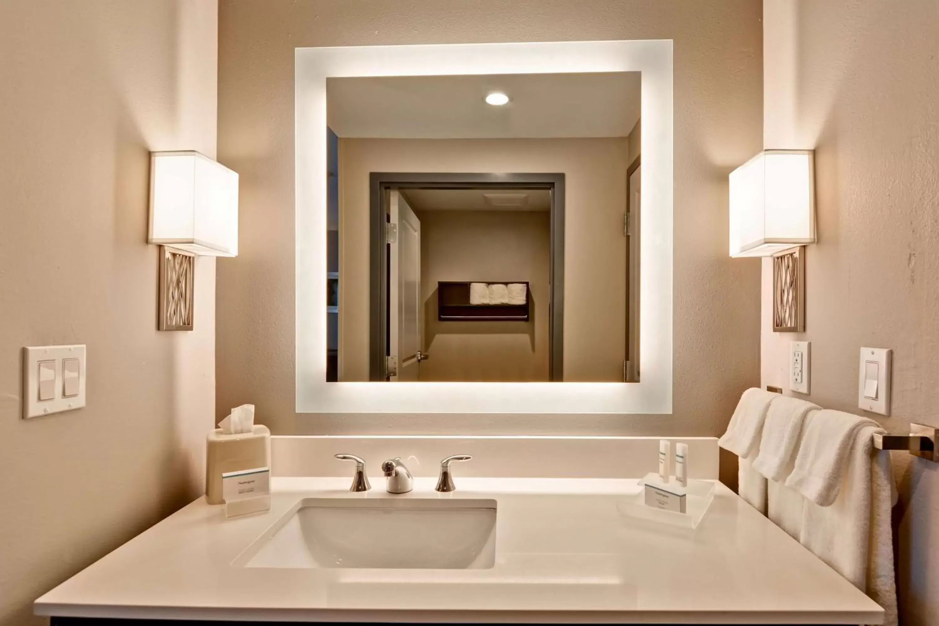 Bathroom in Homewood Suites By Hilton New Orleans West Bank Gretna