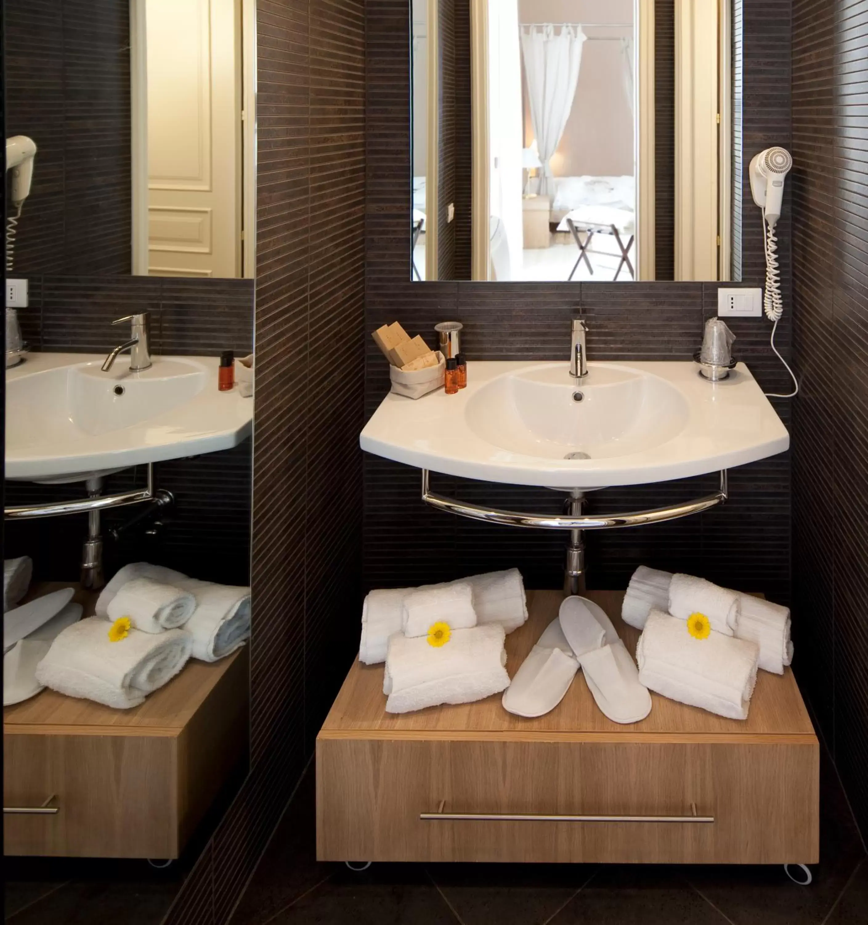 Toilet, Bathroom in Hotel Palazzo Brunaccini