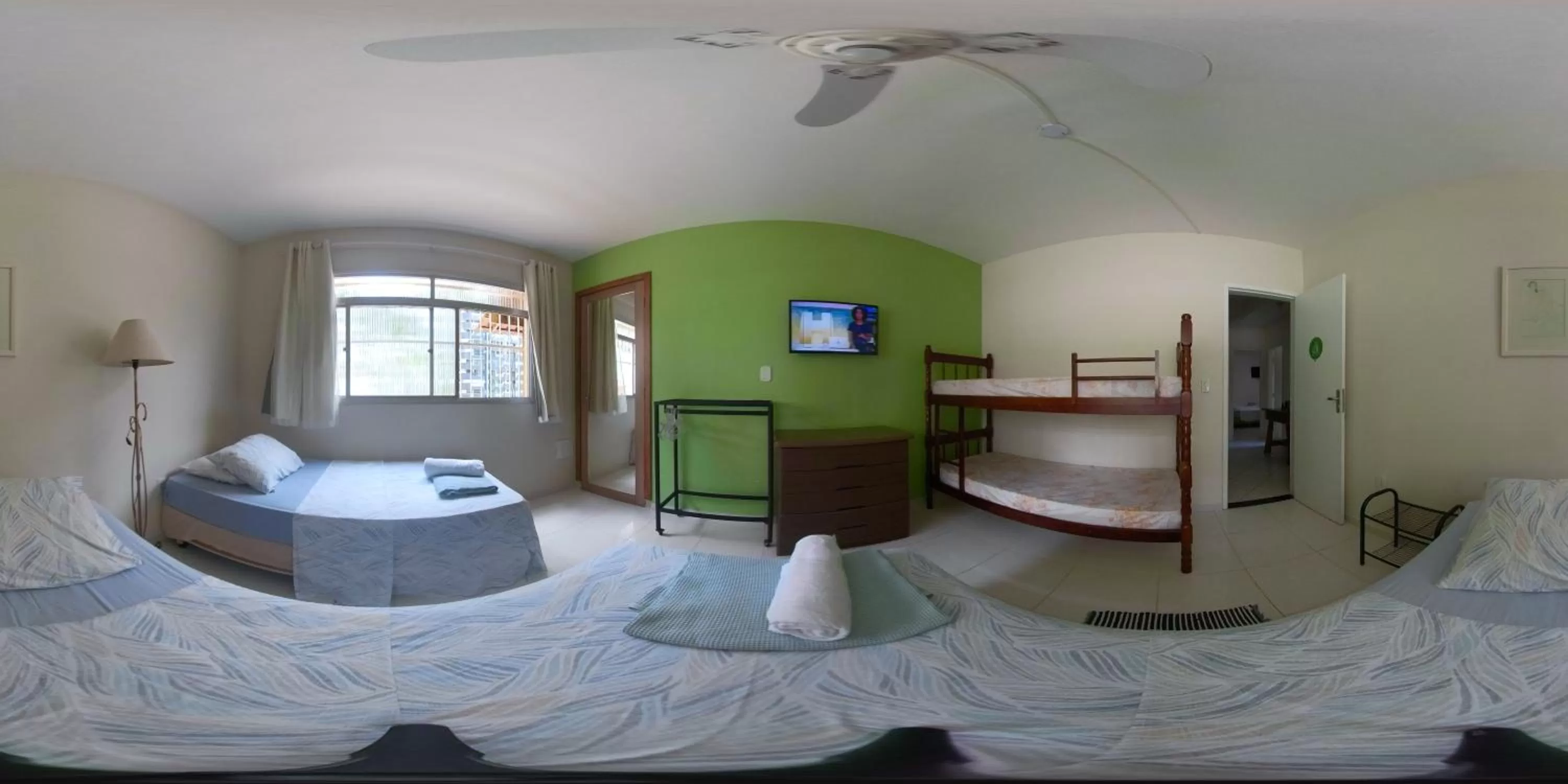 Photo of the whole room, Bed in A Casa Morro do Moreno