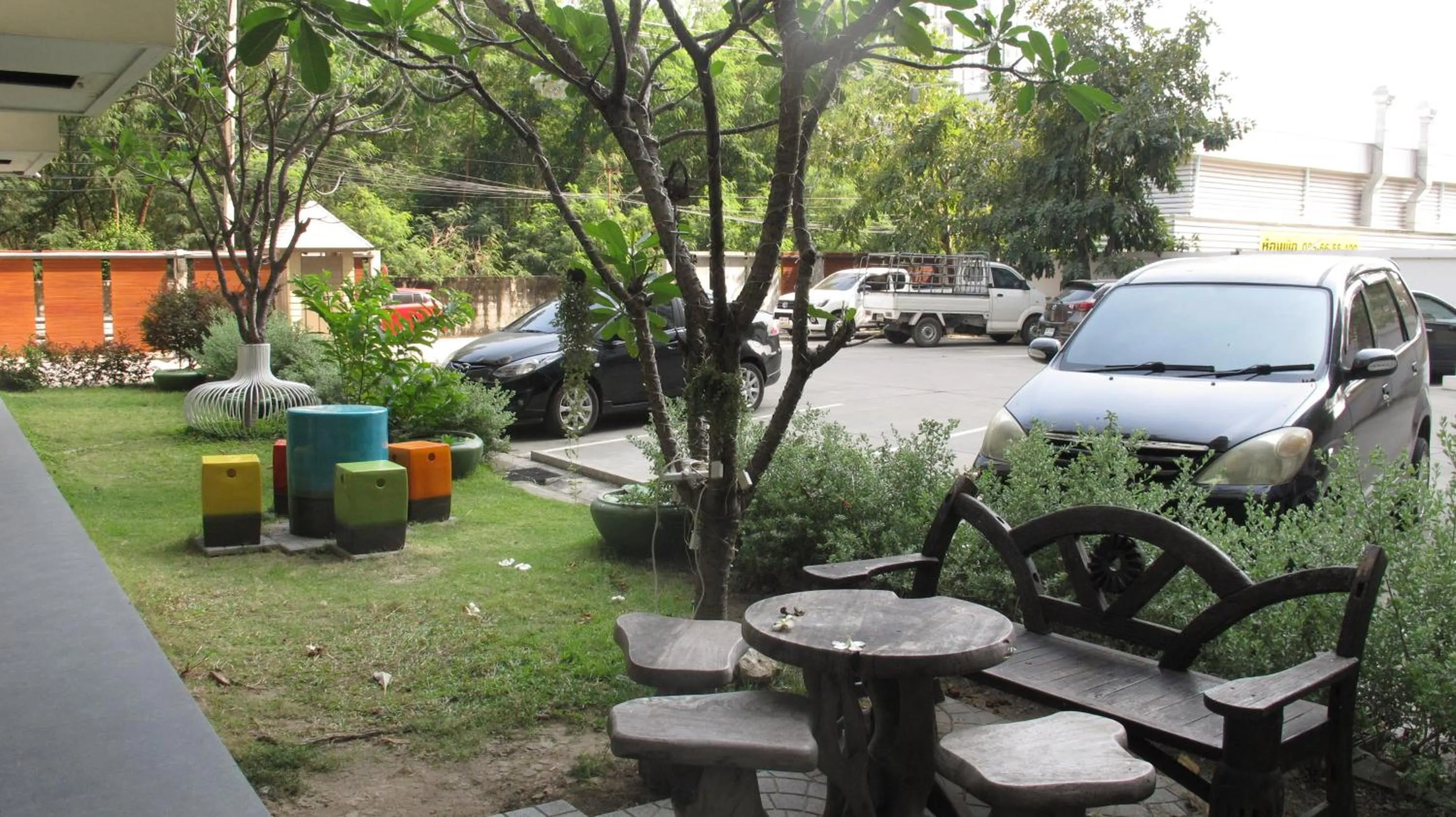 Facade/entrance in U431 Chaengwattana