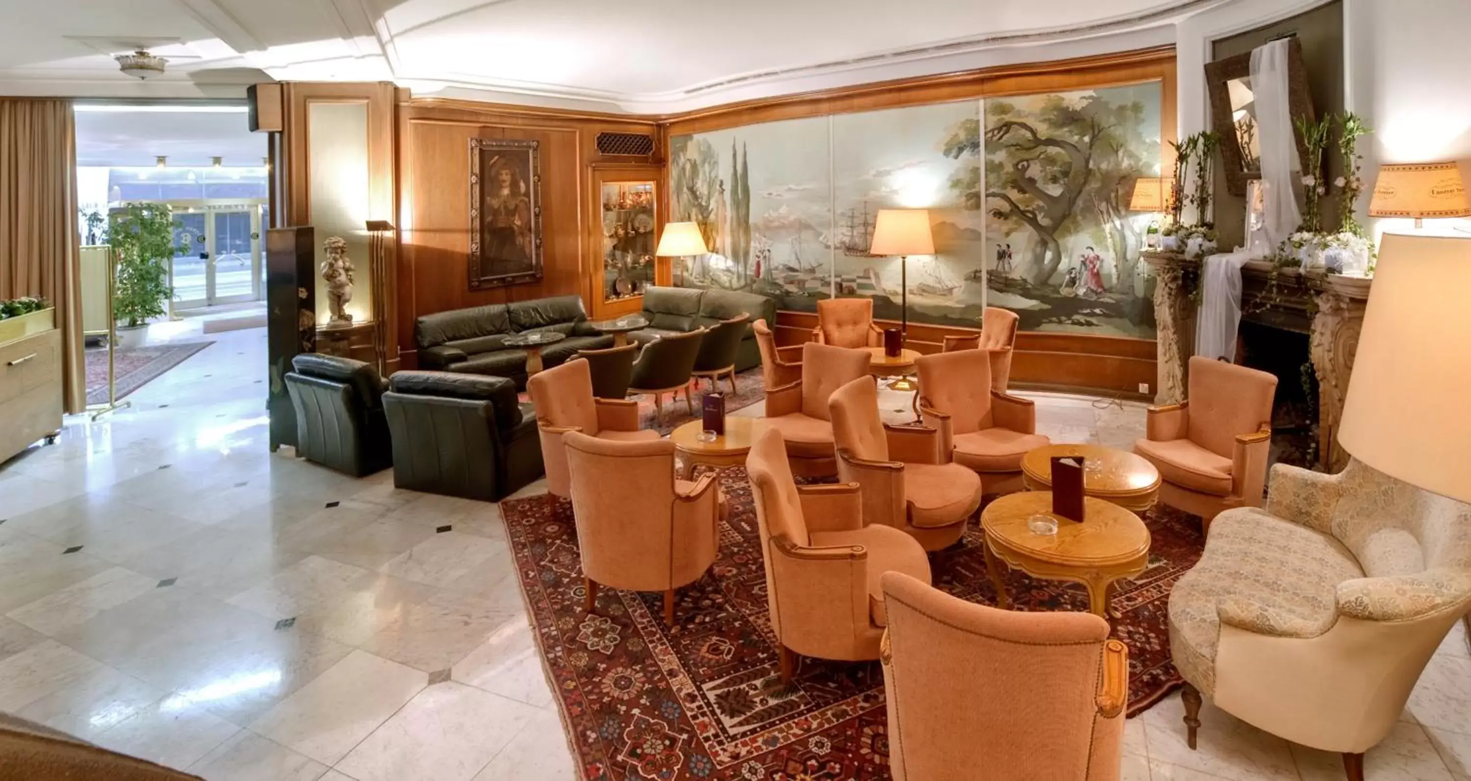 Lobby or reception, Lounge/Bar in Grand Hotel Cravat